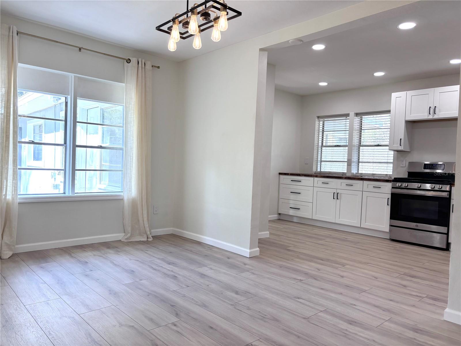 Image 11 of 36 For 718 Revere Street