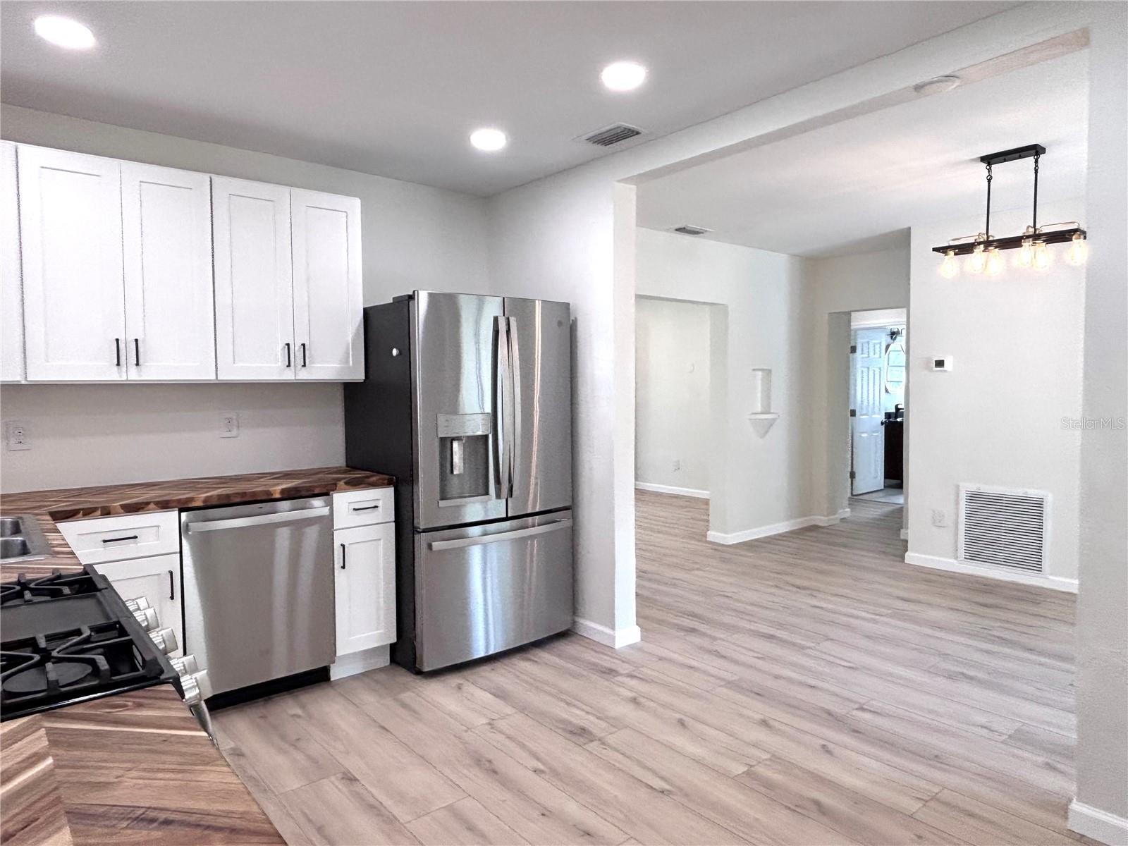 Image 13 of 36 For 718 Revere Street