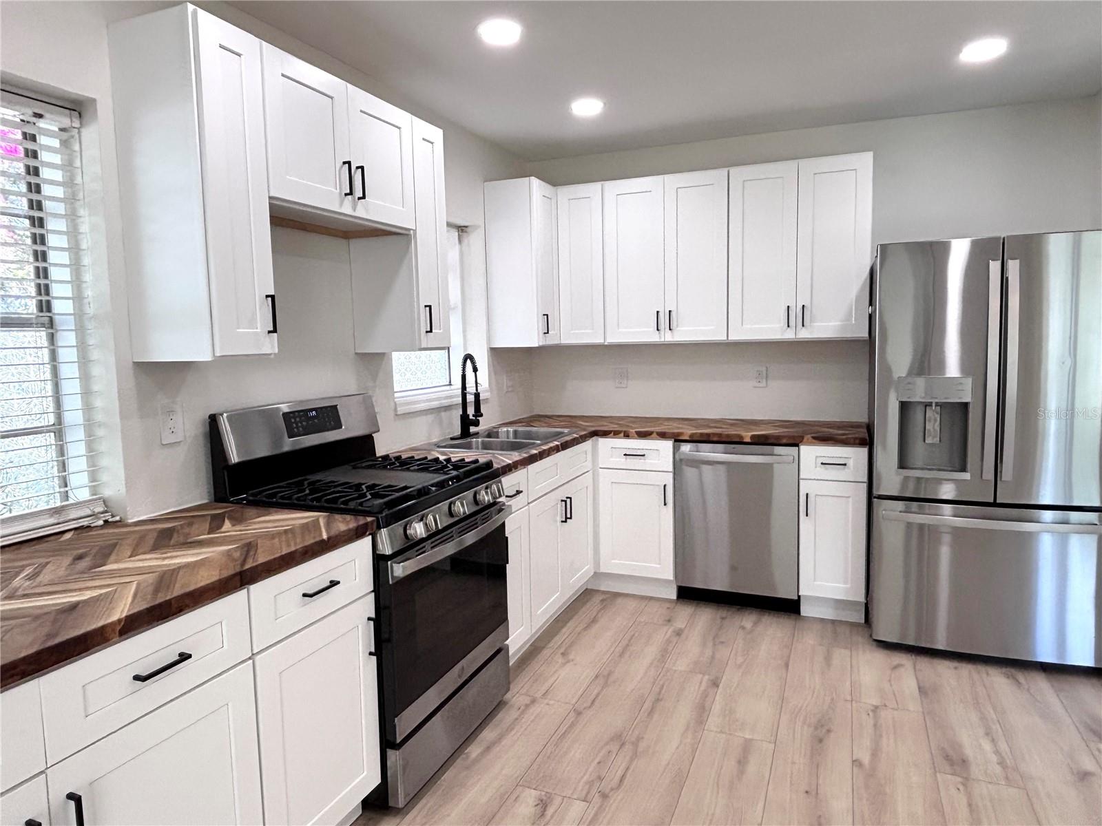 Image 14 of 36 For 718 Revere Street