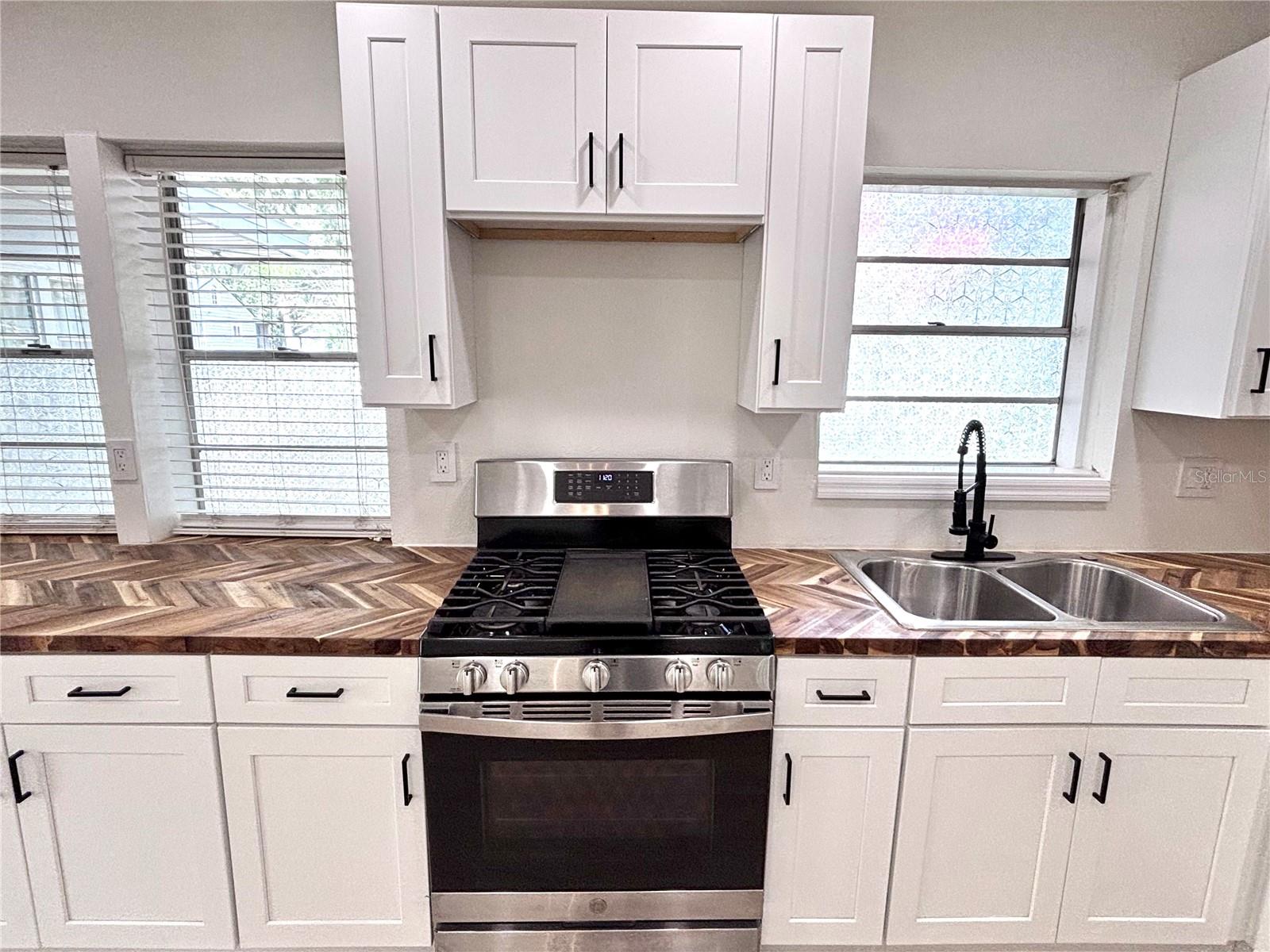 Image 16 of 36 For 718 Revere Street