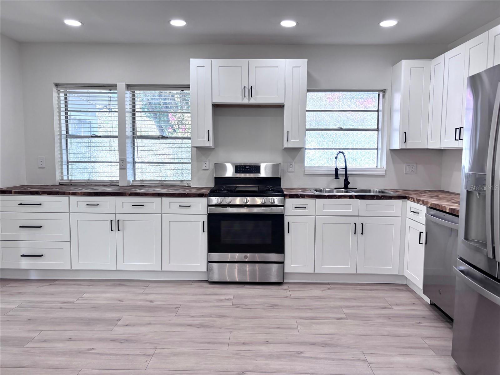 Image 17 of 36 For 718 Revere Street