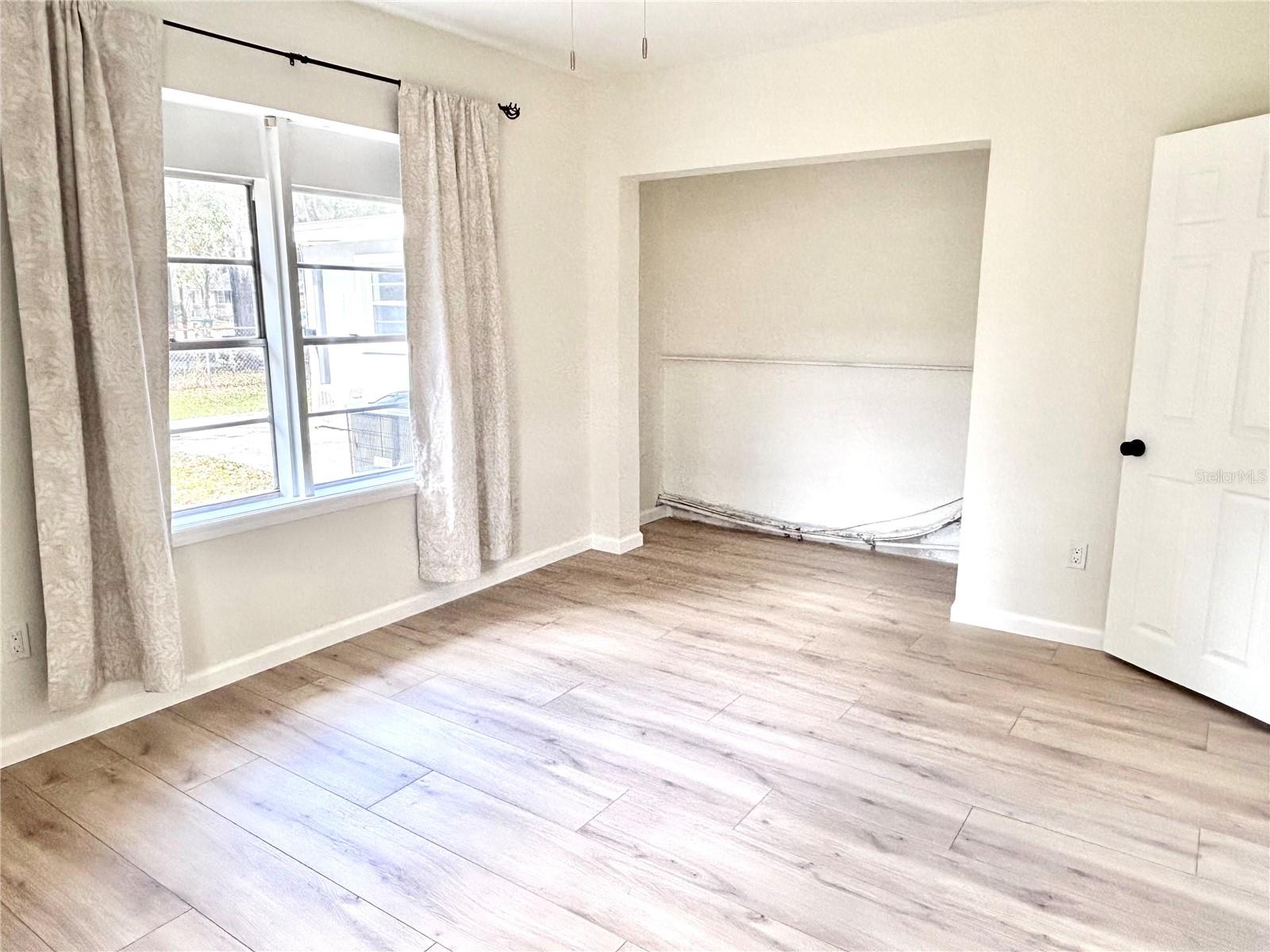 Image 19 of 36 For 718 Revere Street