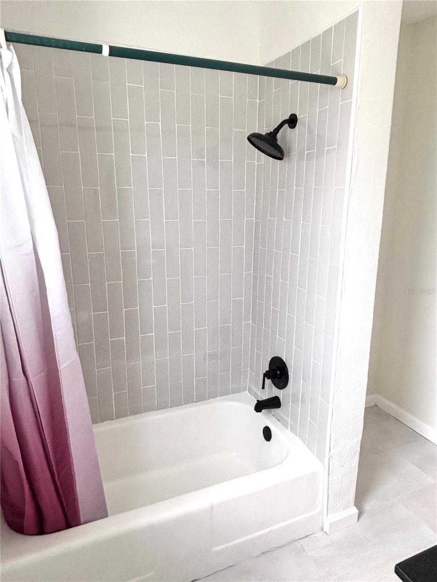 Image 24 of 36 For 718 Revere Street