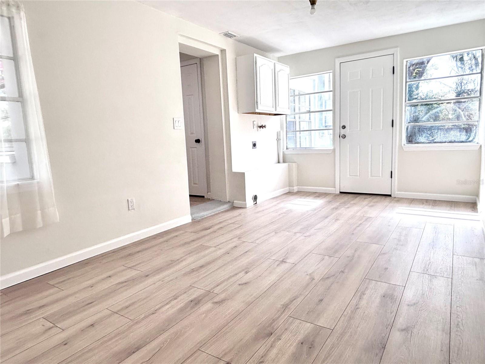 Image 26 of 36 For 718 Revere Street