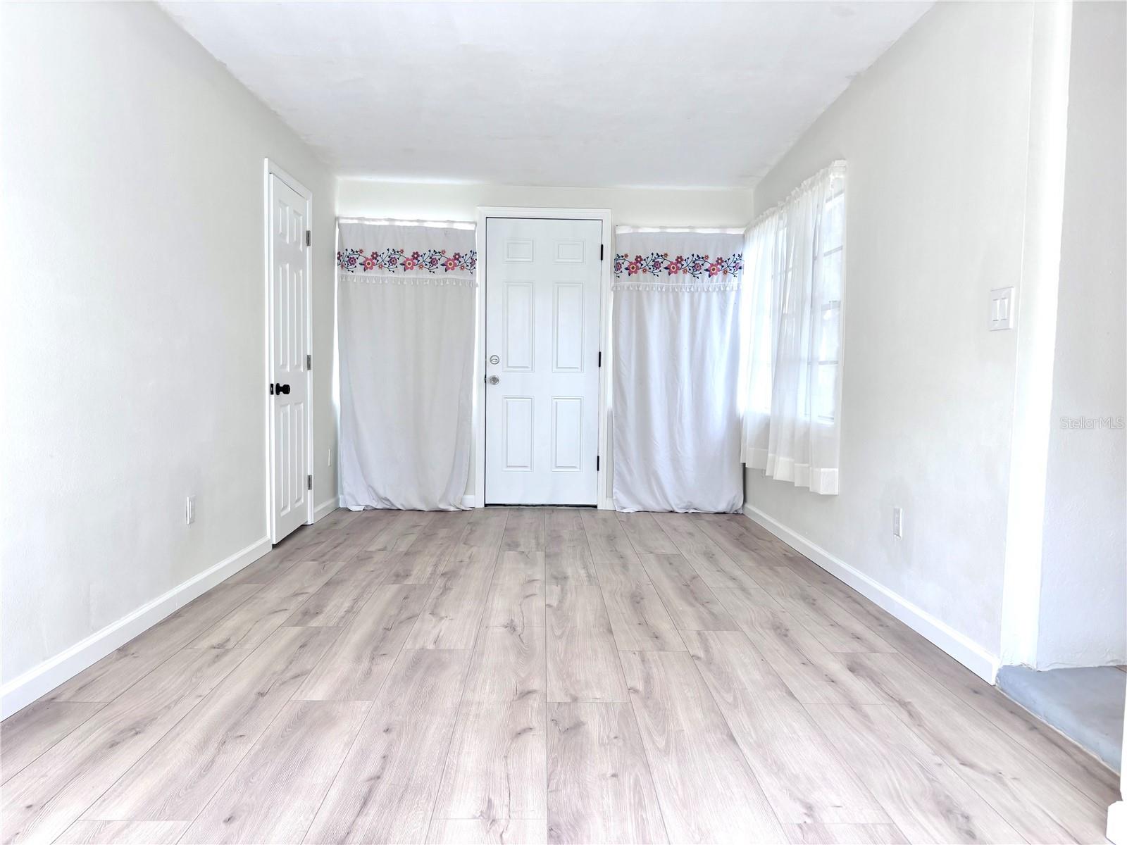 Image 27 of 36 For 718 Revere Street