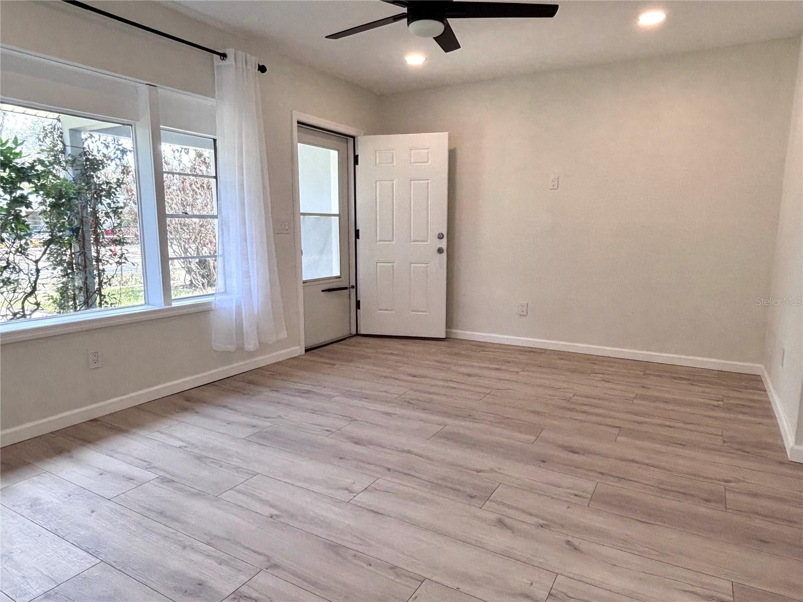 Image 6 of 36 For 718 Revere Street