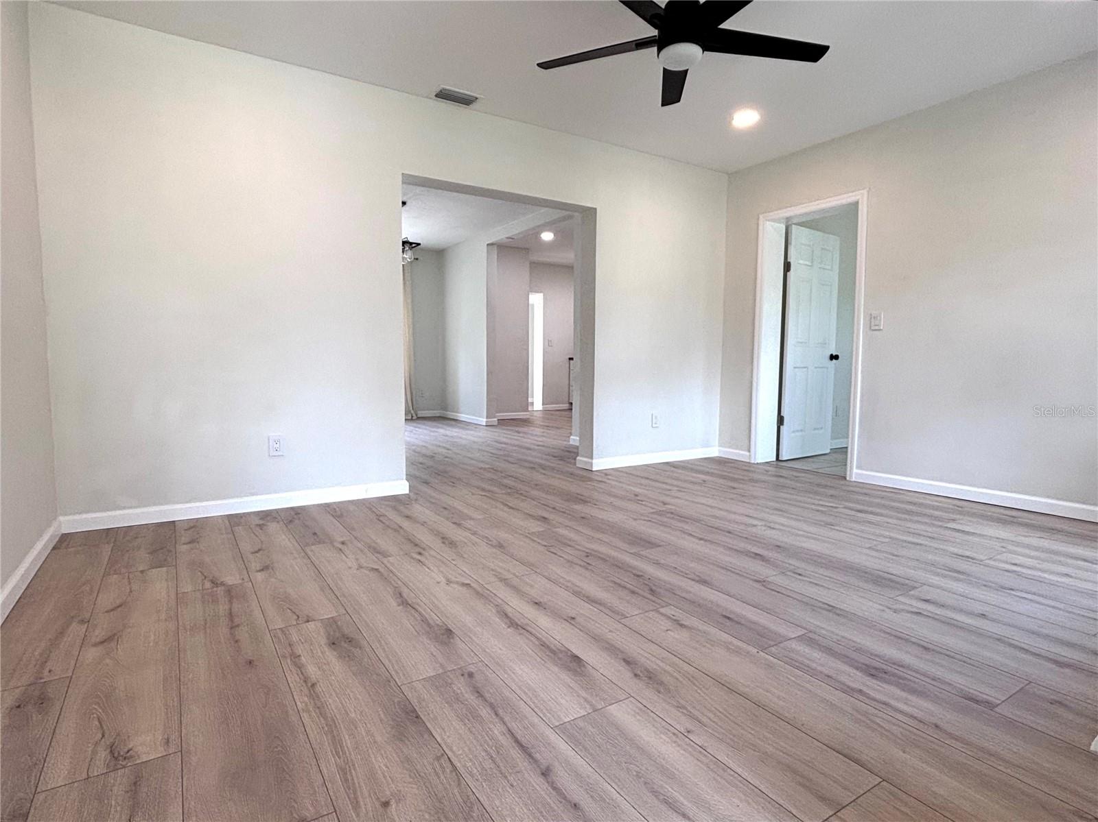 Image 7 of 36 For 718 Revere Street