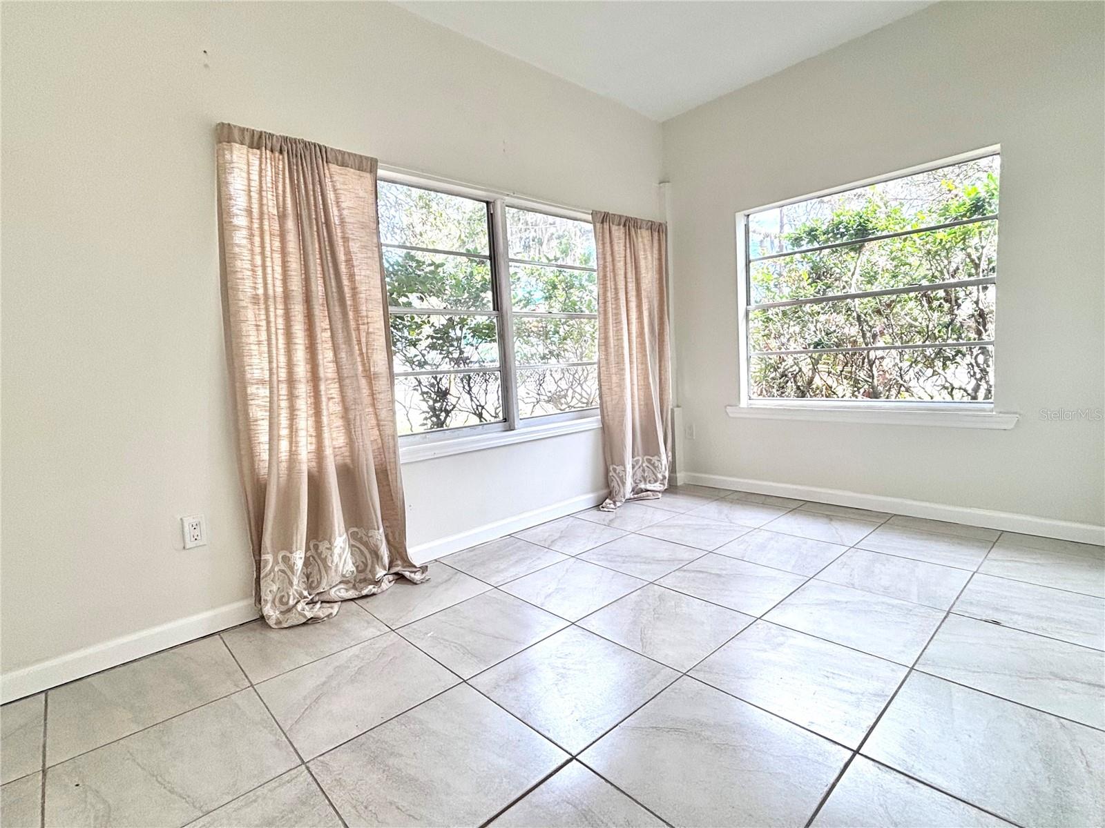 Image 8 of 36 For 718 Revere Street