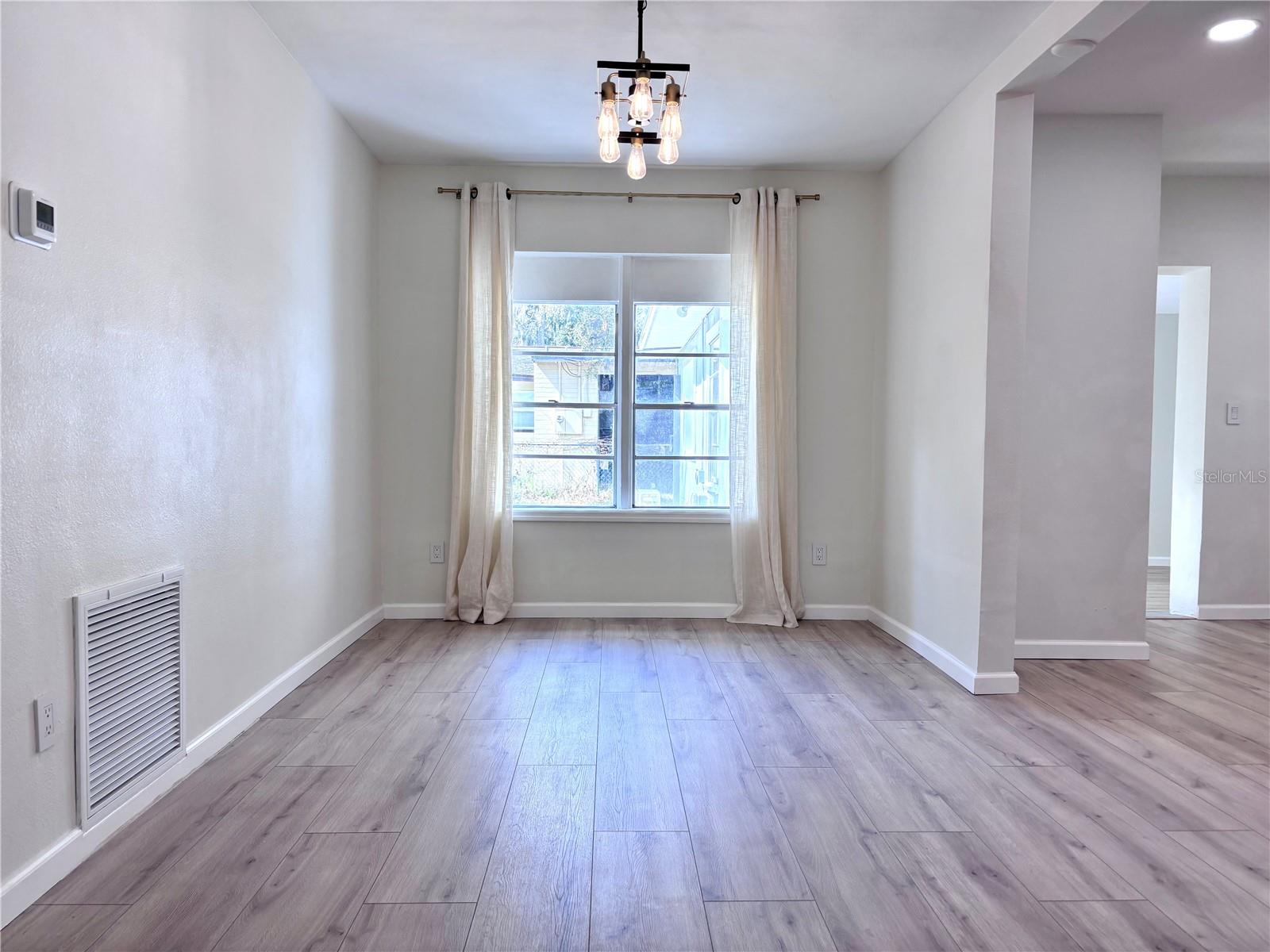 Image 9 of 36 For 718 Revere Street