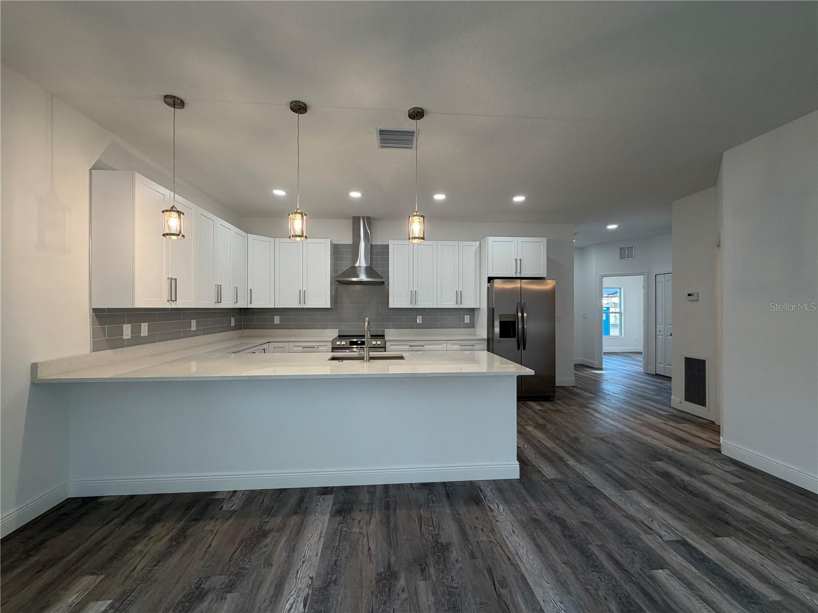 Listing photo id 1 for 1617 Illinois Street