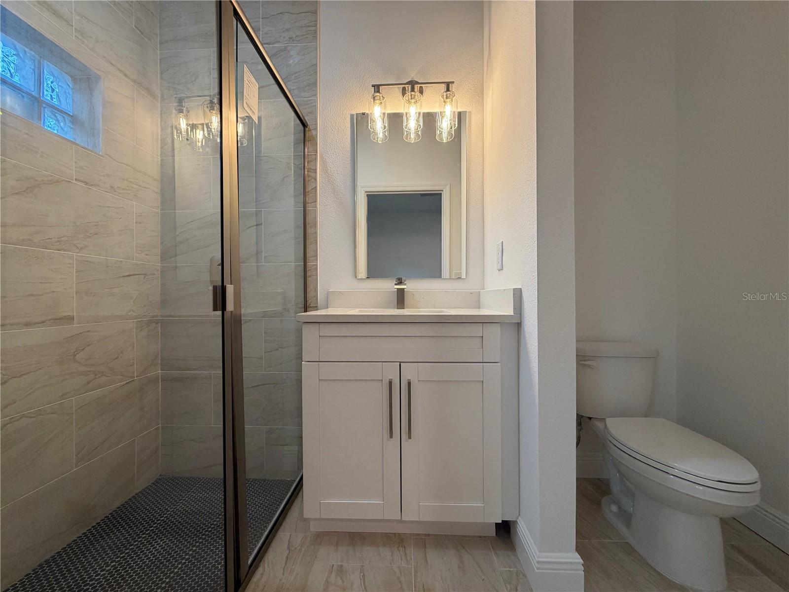 Listing photo id 7 for 1617 Illinois Street