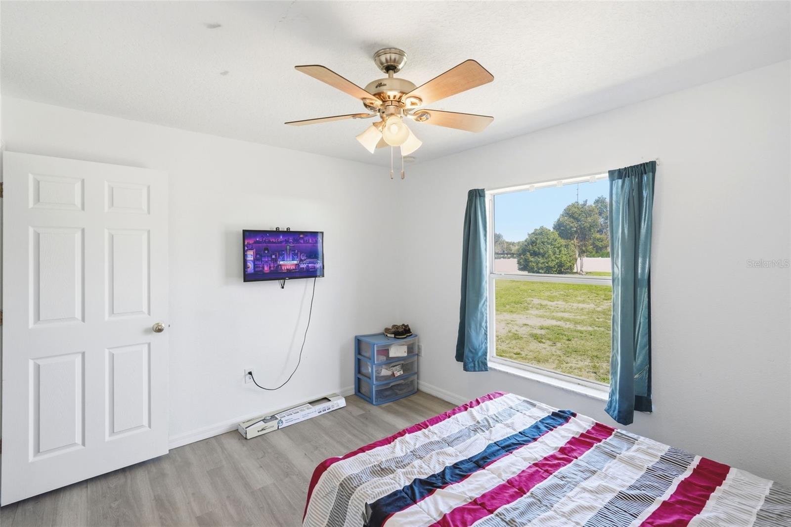 Image 35 of 39 For 195 Frederick Street N