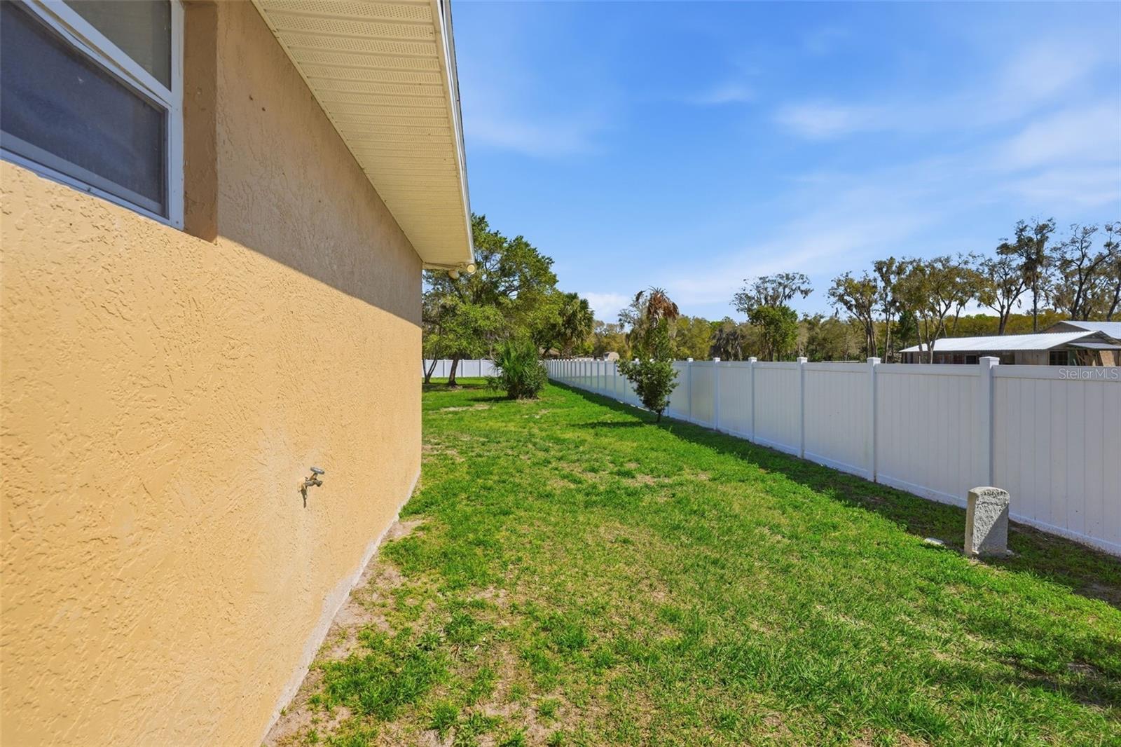 Image 8 of 39 For 195 Frederick Street N