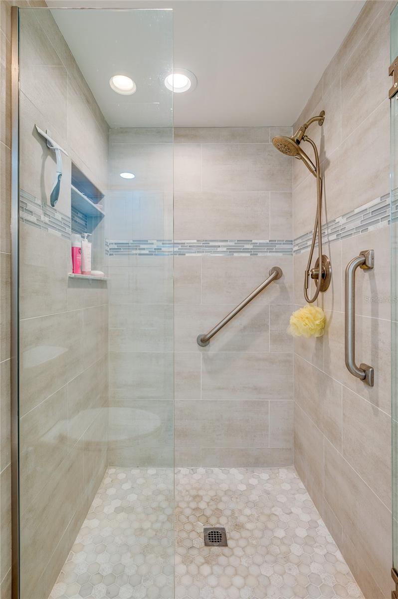 Image 22 of 40 For 4565 Atlantic Avenue 5110