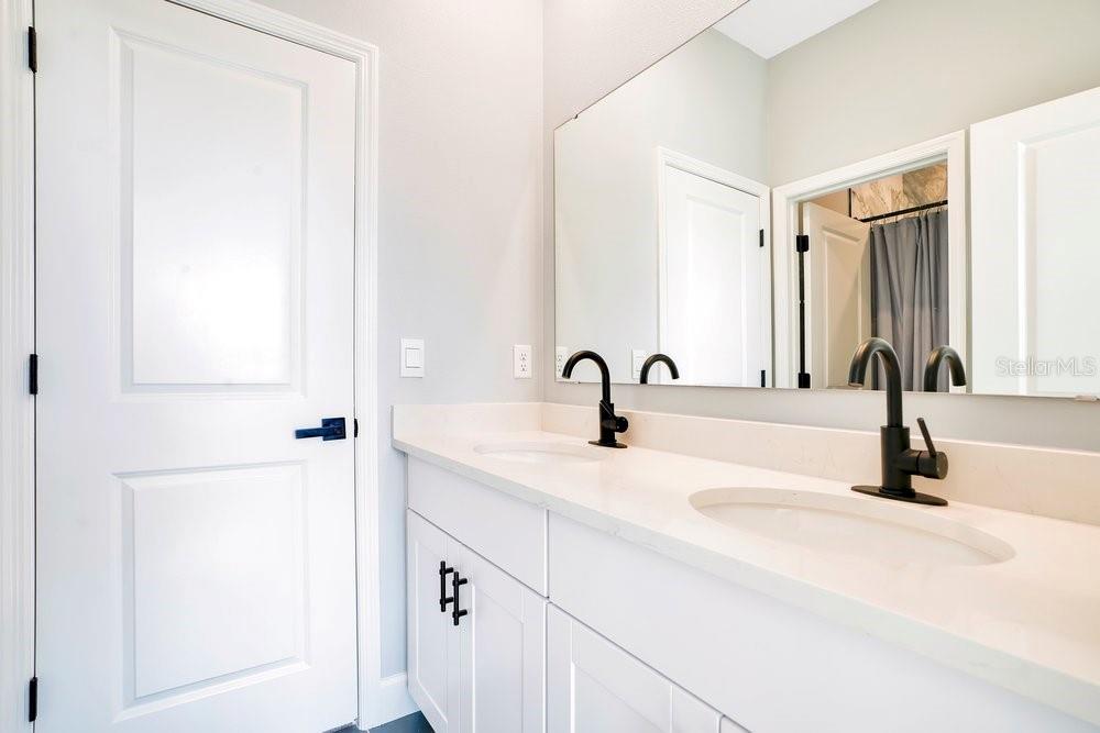 Image 35 of 78 For 3295 Arch Avenue