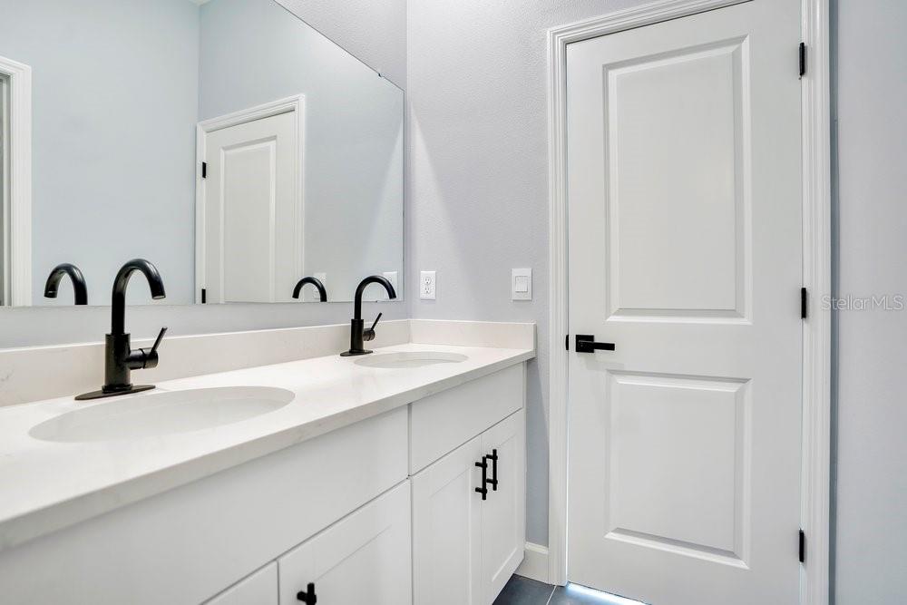 Image 36 of 78 For 3295 Arch Avenue