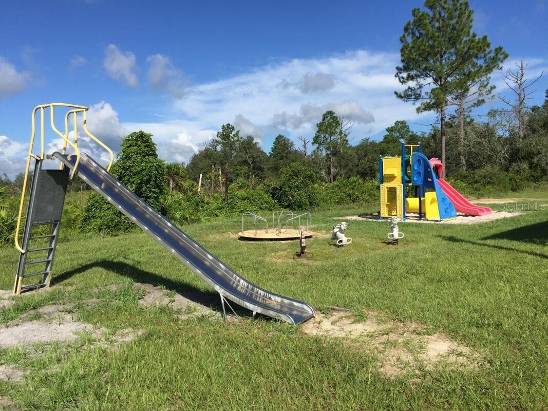 Image 4 of 13 For Dahlia Court