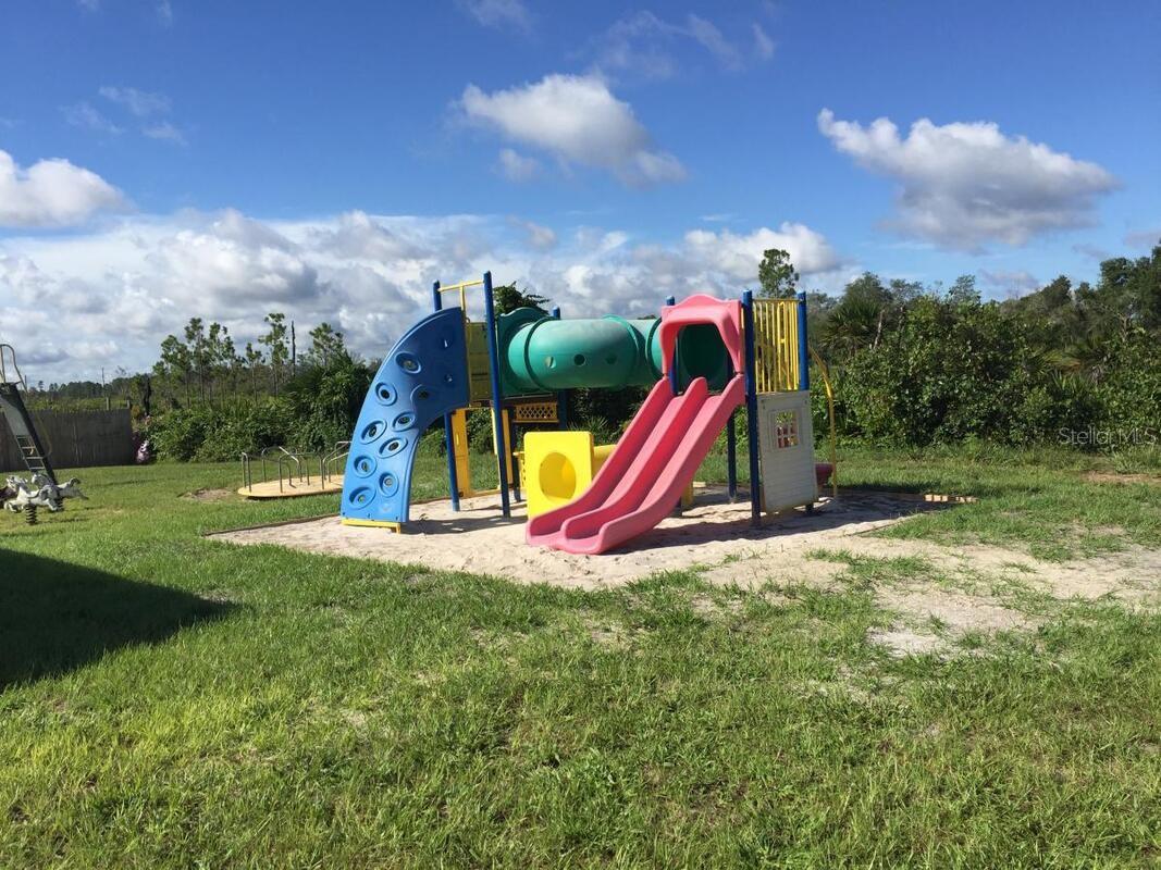 Image 8 of 13 For Dahlia Court