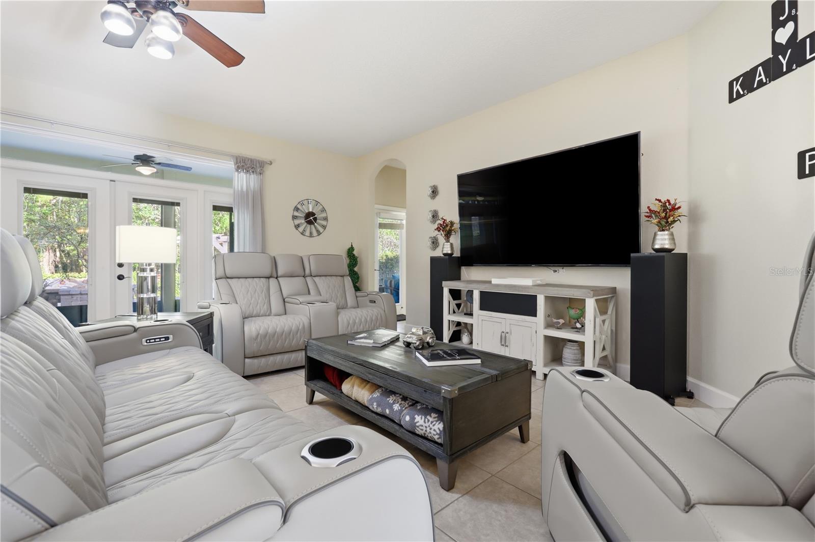 Listing photo id 12 for 777 Dakota Prairie Court