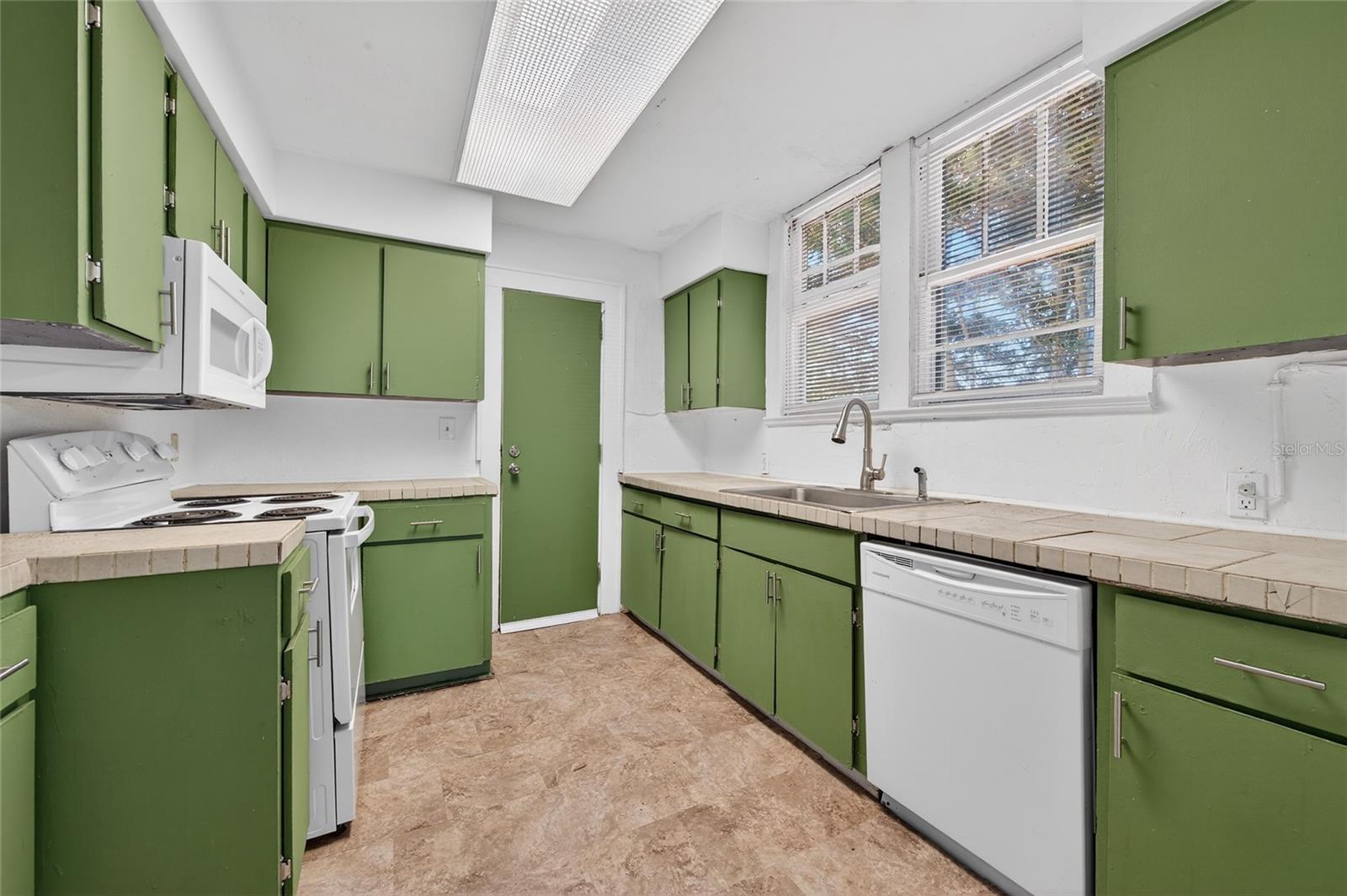 Image 14 of 40 For 1616 Crescent Ridge Road