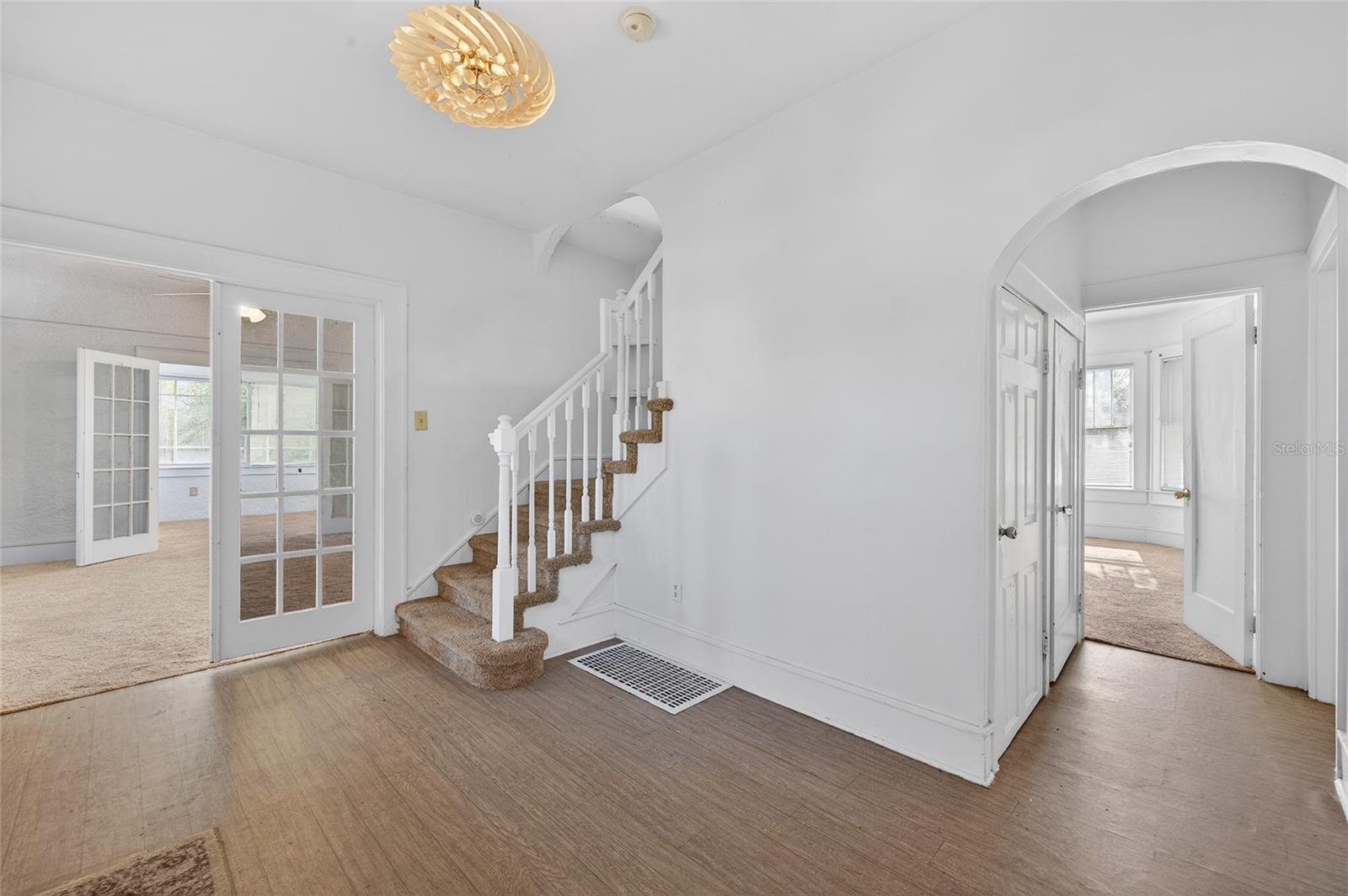 Image 7 of 40 For 1616 Crescent Ridge Road