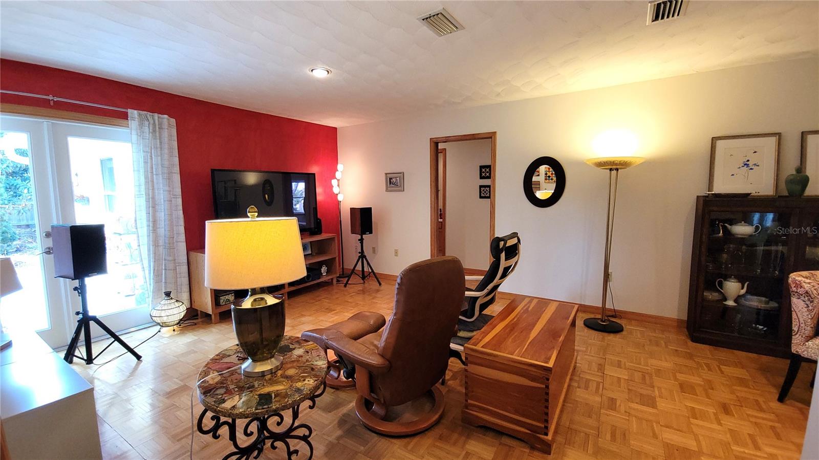 Image 12 of 38 For 306 Kingsbury Boulevard