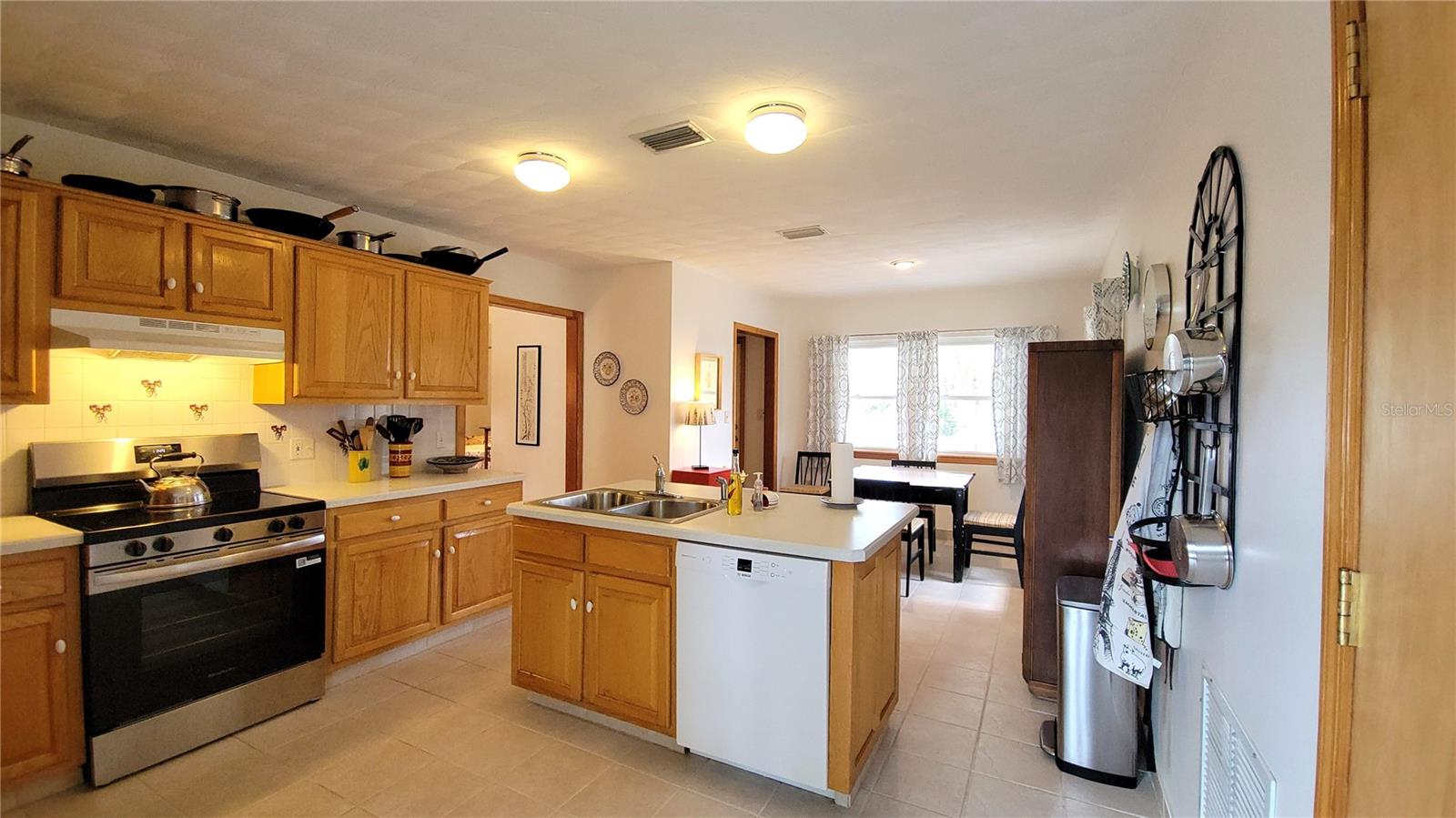 Image 5 of 38 For 306 Kingsbury Boulevard