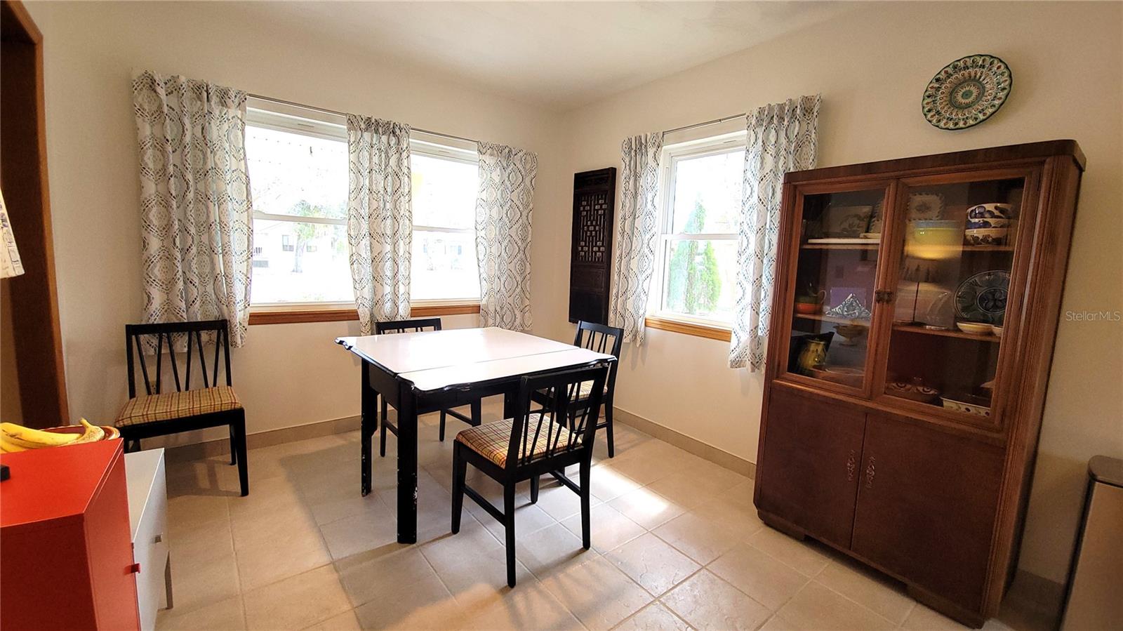 Image 9 of 38 For 306 Kingsbury Boulevard