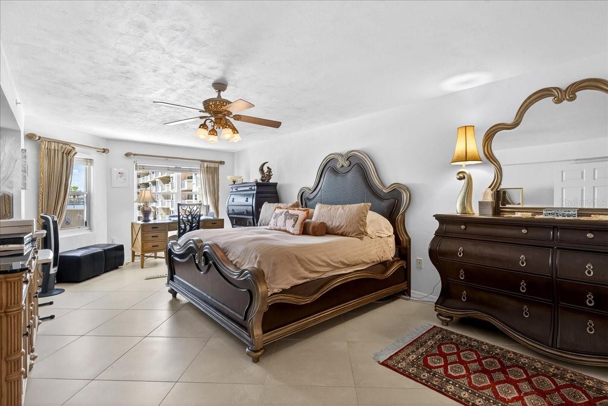 Image 22 of 99 For 1 John Anderson Drive 4120