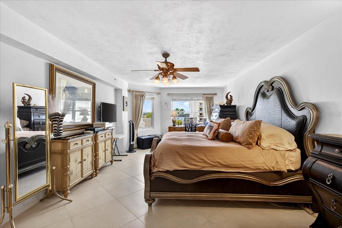 Image 23 of 99 For 1 John Anderson Drive 4120