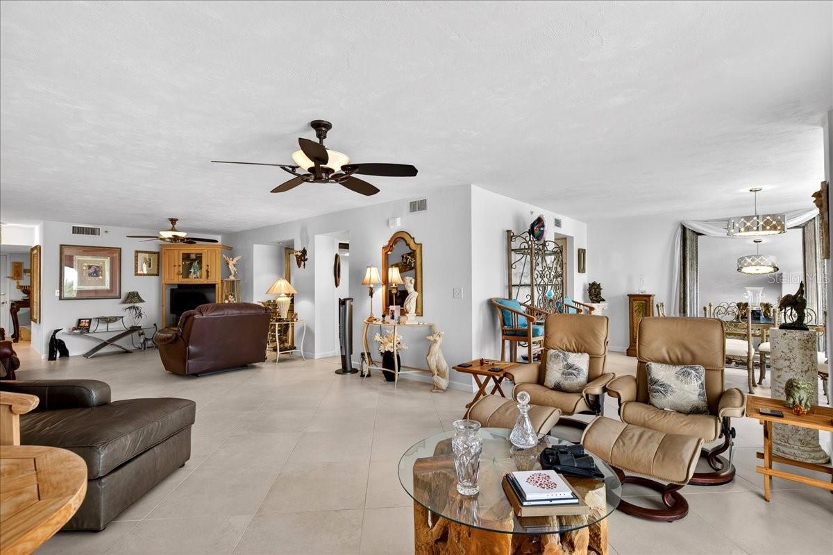 Image 6 of 99 For 1 John Anderson Drive 4120