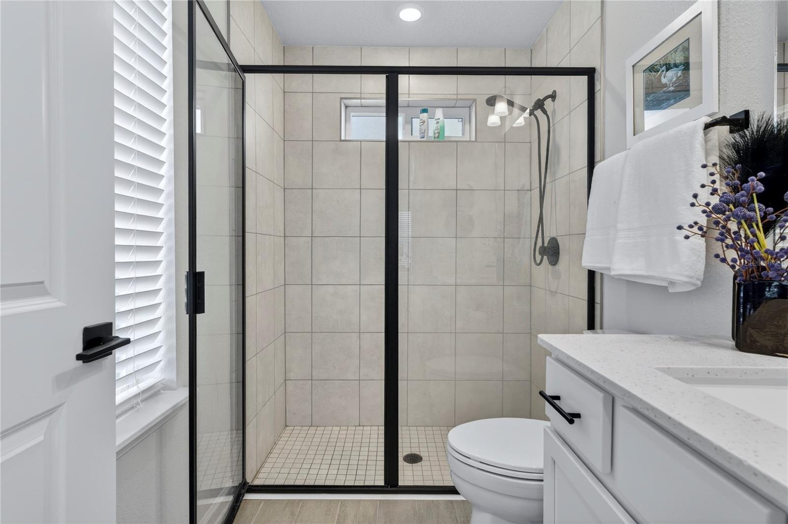 Listing photo id 8 for 1096 Farwell Street