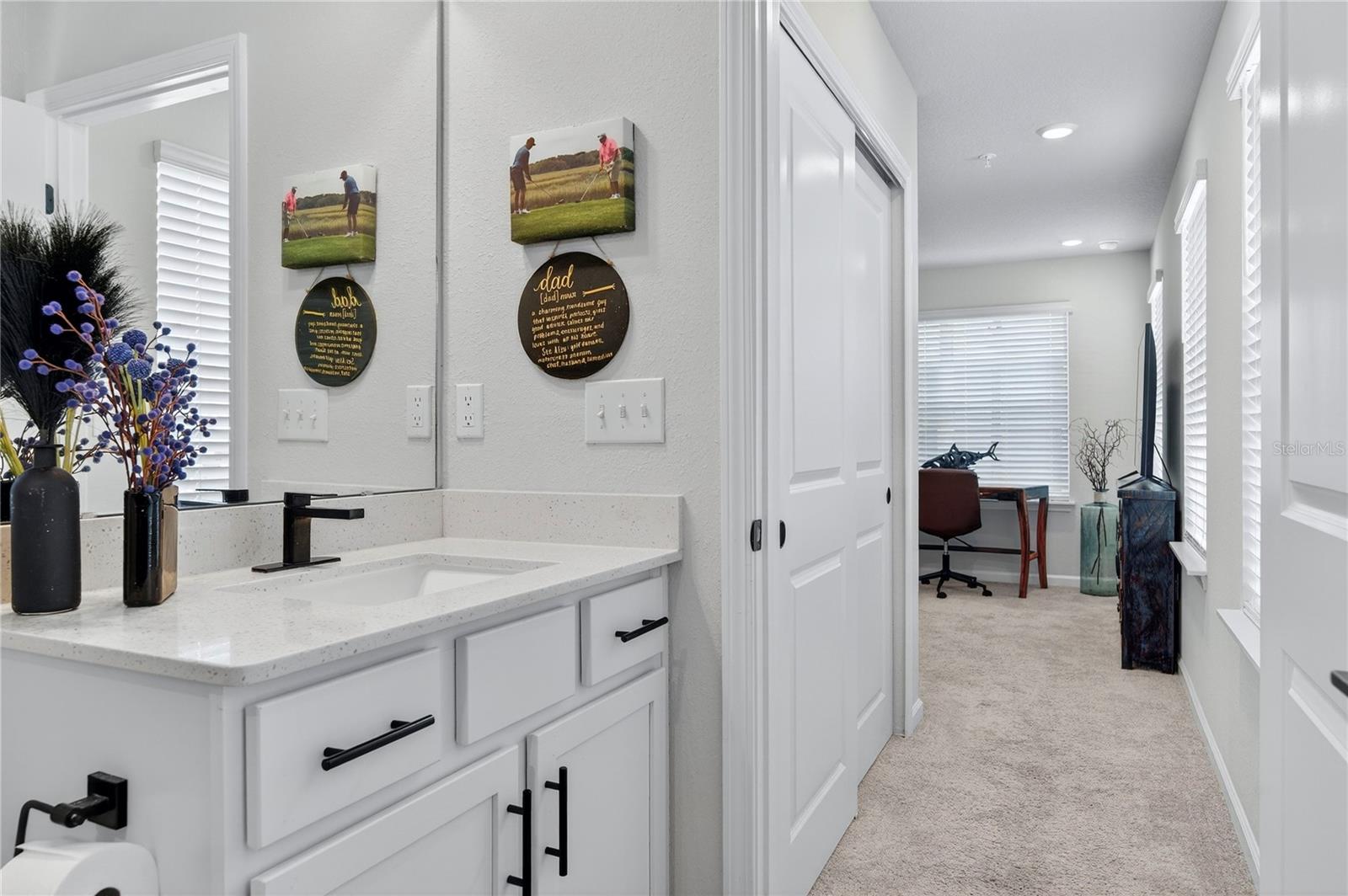 Listing photo id 9 for 1096 Farwell Street