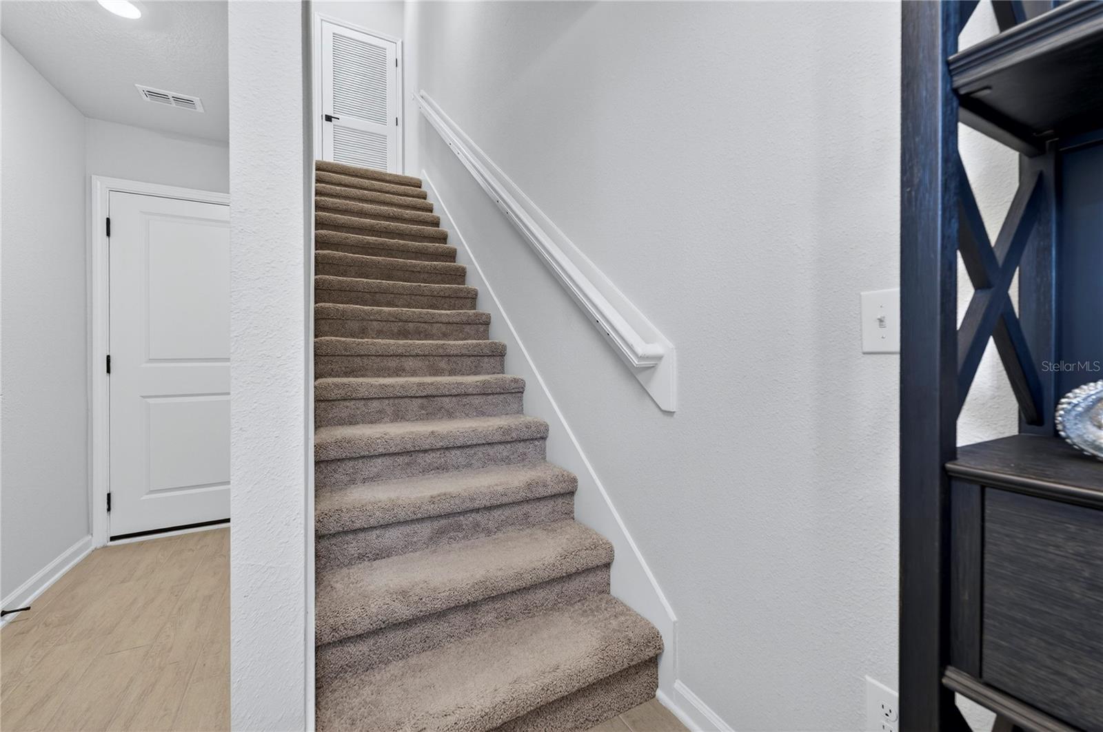 Listing photo id 11 for 1096 Farwell Street