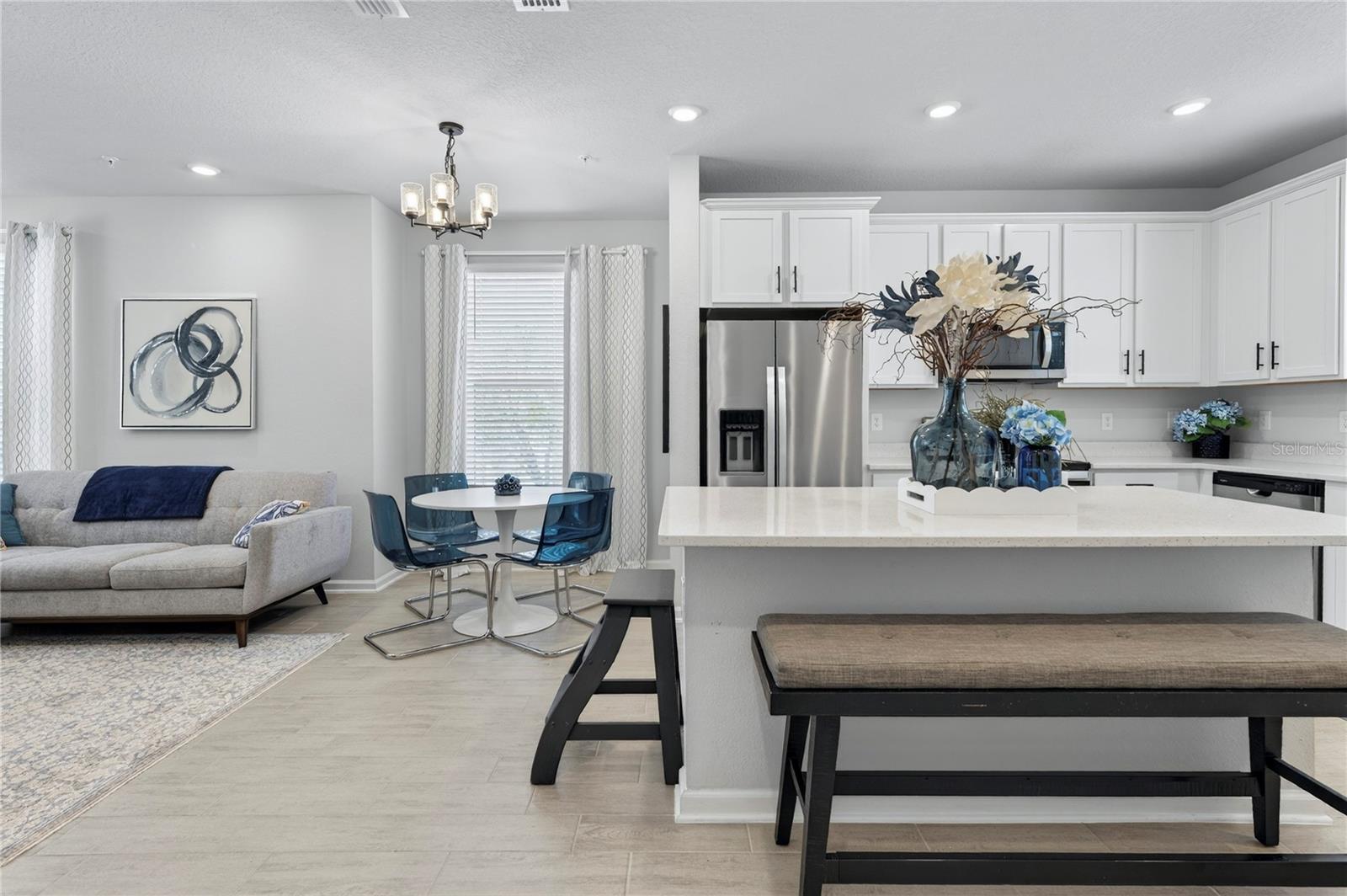 Listing photo id 12 for 1096 Farwell Street