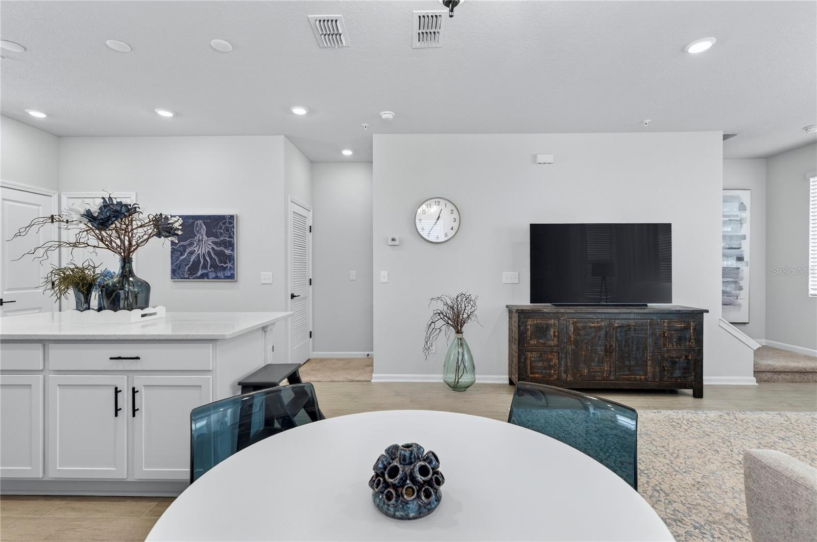 Listing photo id 13 for 1096 Farwell Street