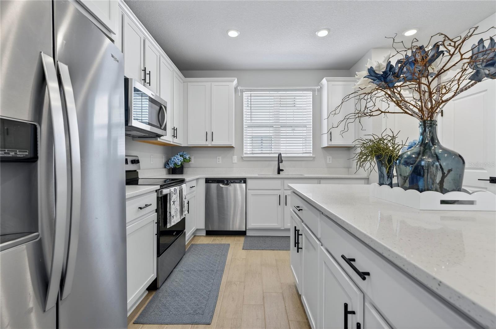 Listing photo id 26 for 1096 Farwell Street