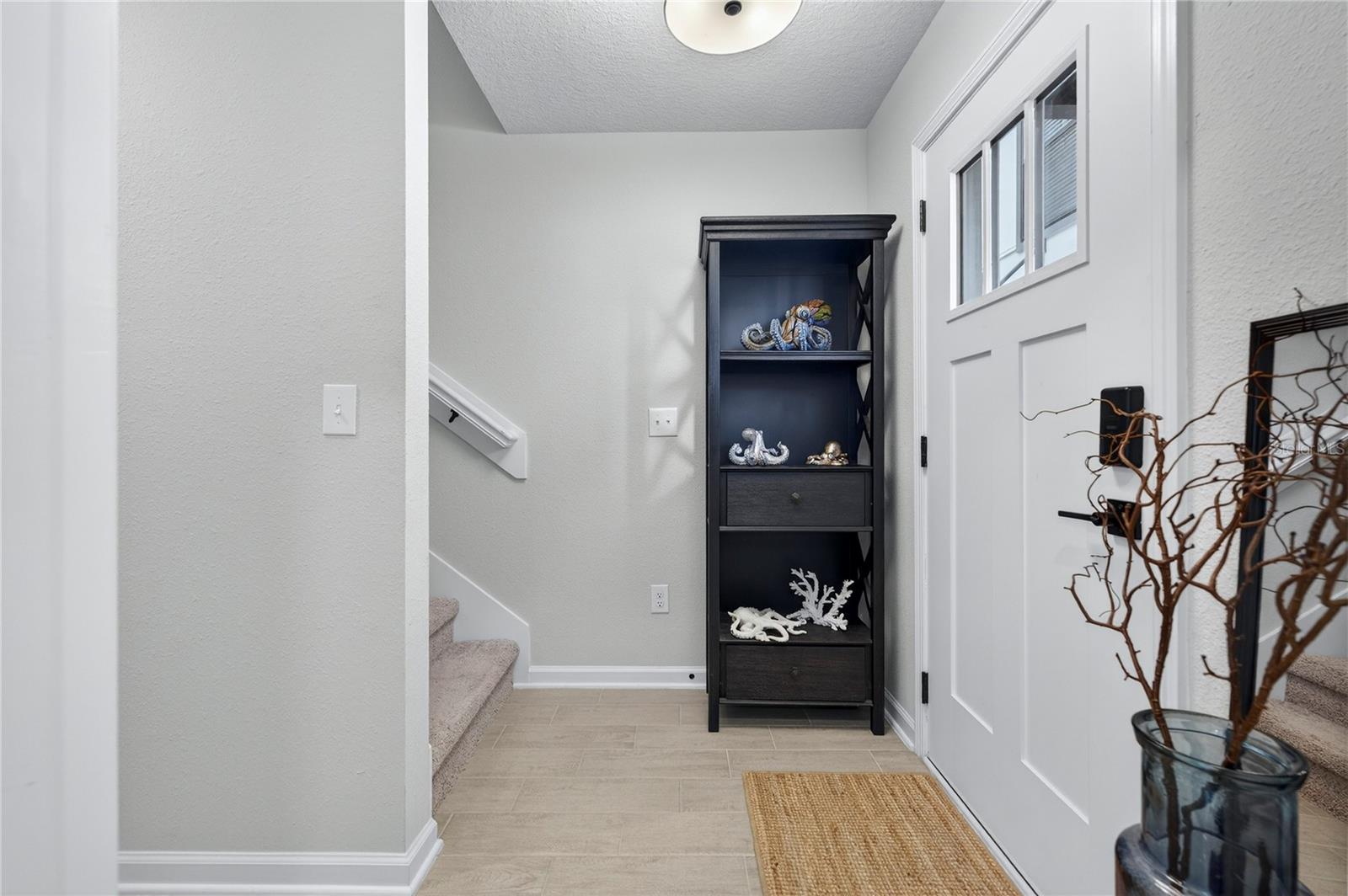 Listing photo id 1 for 1096 Farwell Street