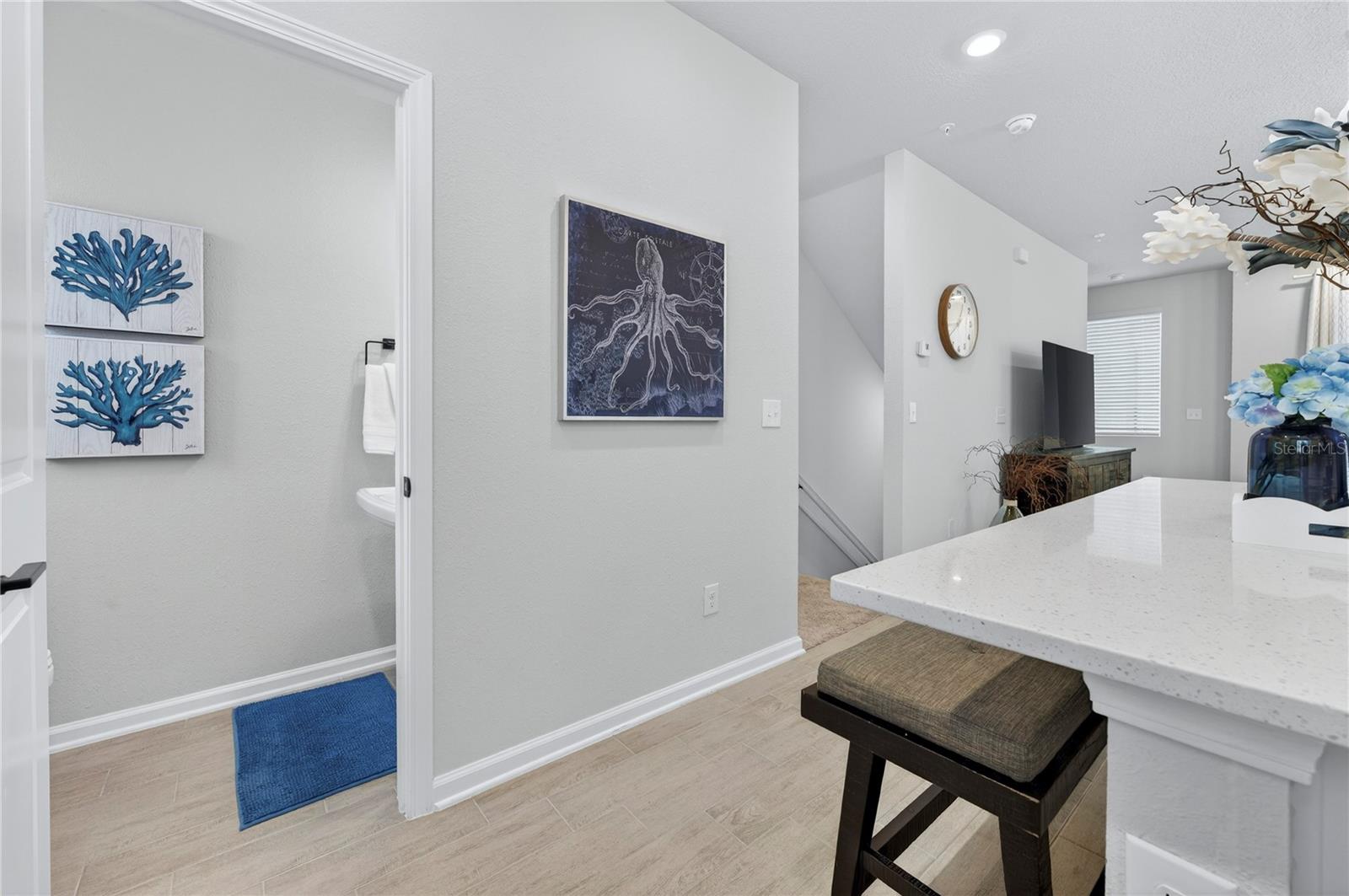 Listing photo id 29 for 1096 Farwell Street