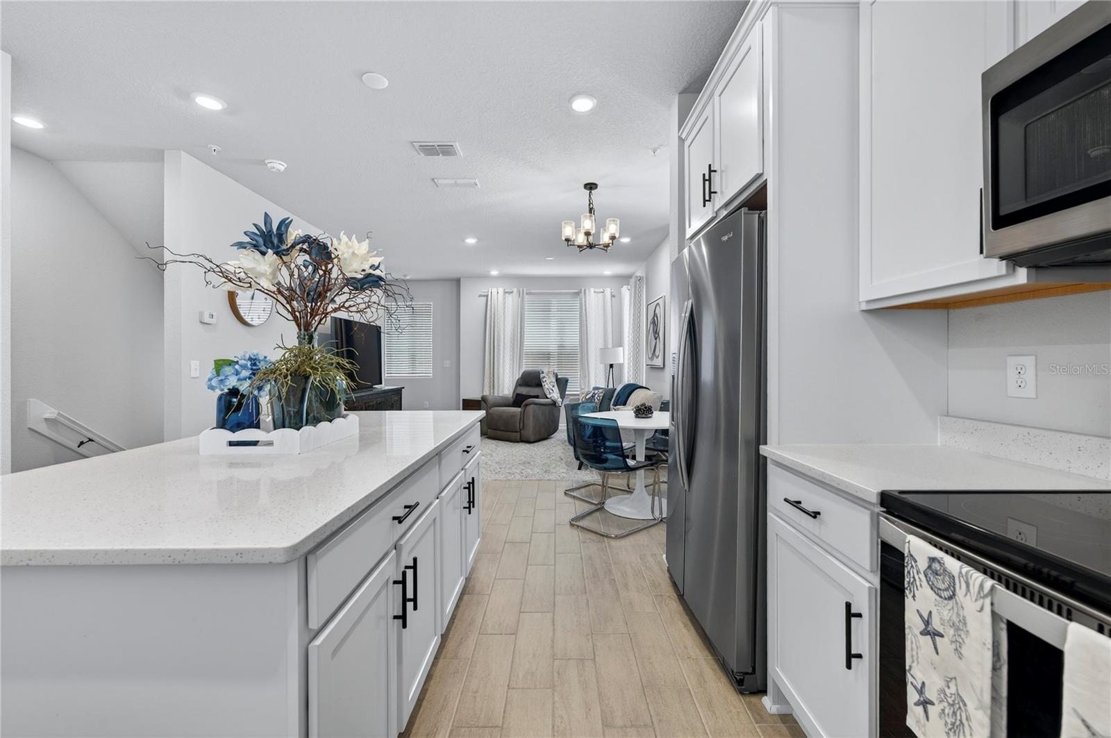 Listing photo id 32 for 1096 Farwell Street