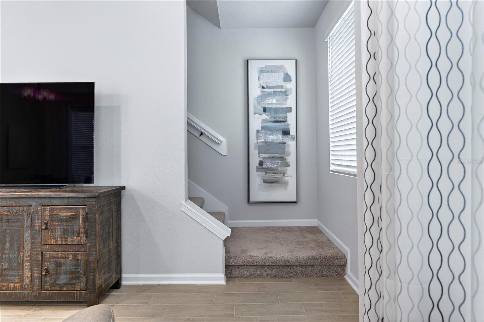 Listing photo id 33 for 1096 Farwell Street