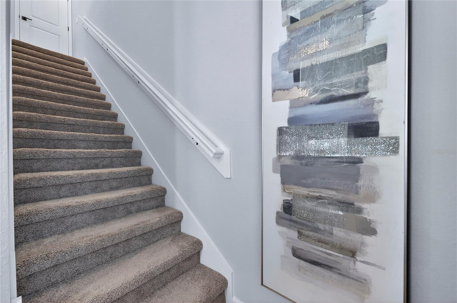 Listing photo id 34 for 1096 Farwell Street