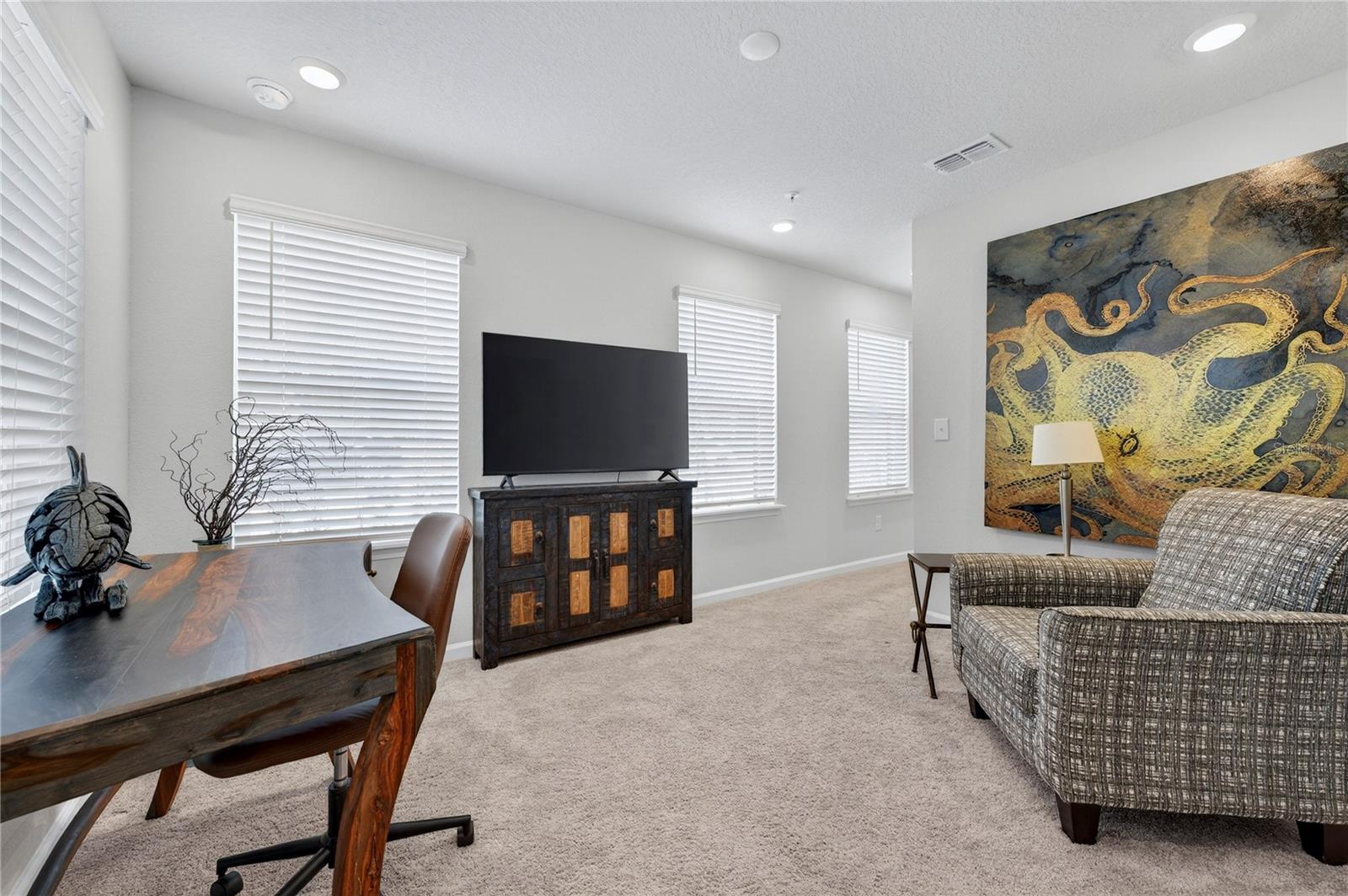 Listing photo id 2 for 1096 Farwell Street