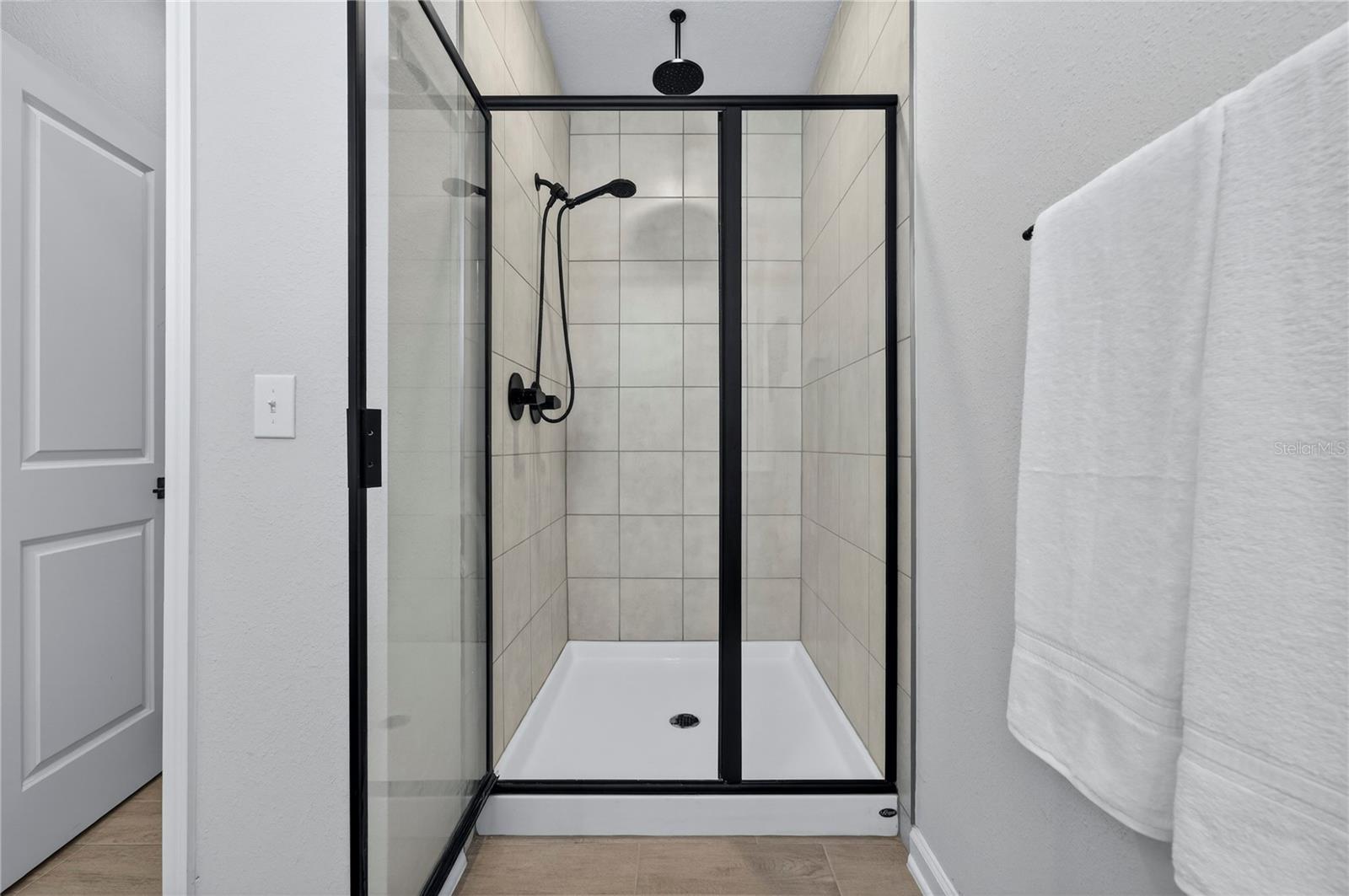 Listing photo id 41 for 1096 Farwell Street