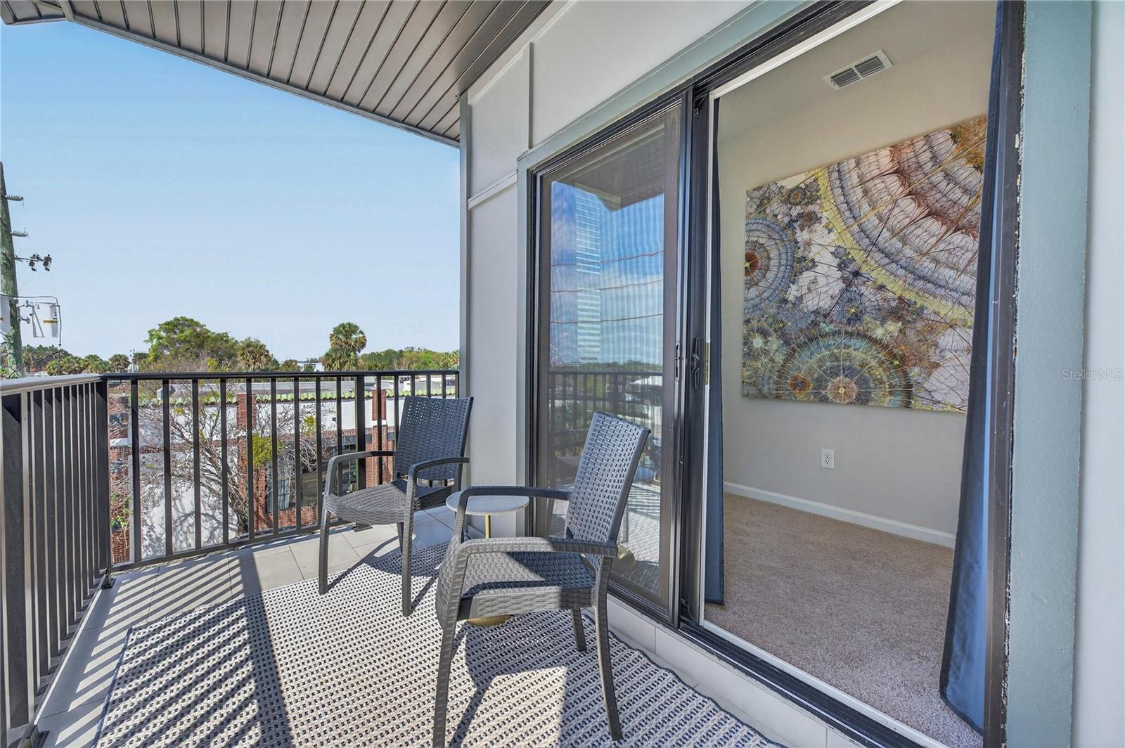 Listing photo id 49 for 1096 Farwell Street