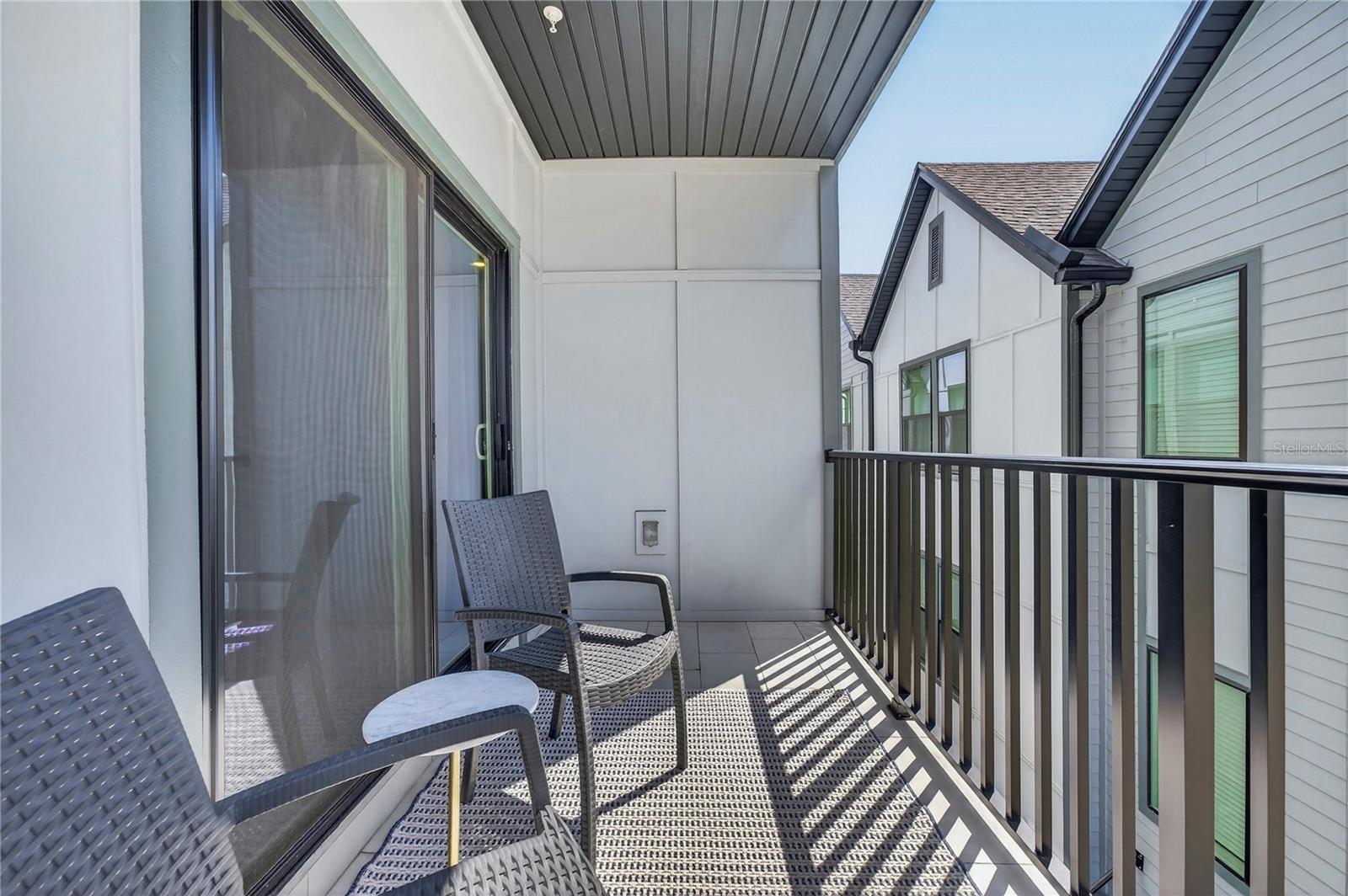 Listing photo id 50 for 1096 Farwell Street