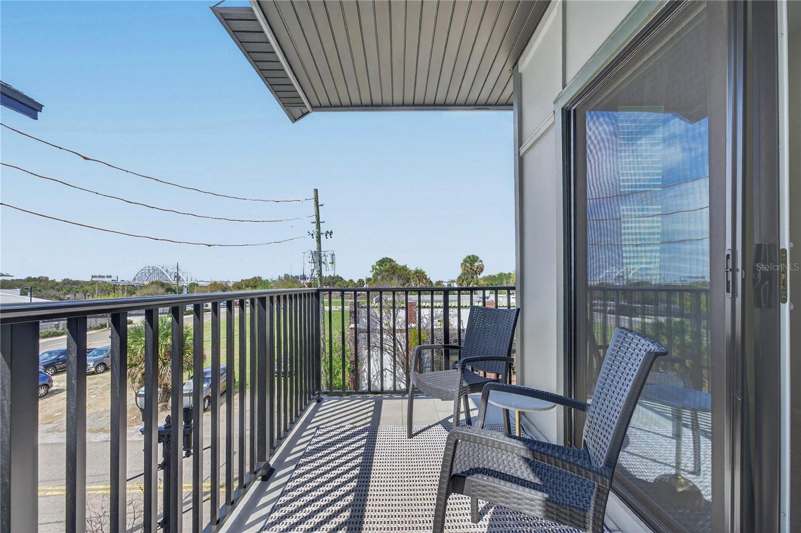 Listing photo id 51 for 1096 Farwell Street