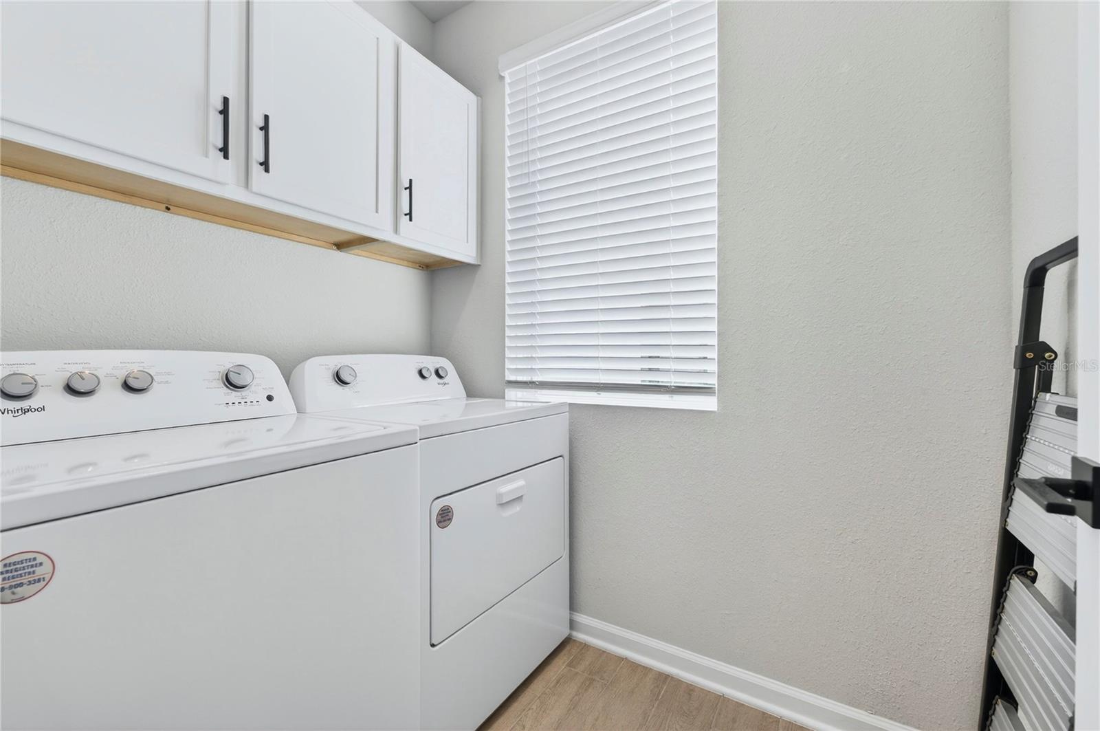 Listing photo id 52 for 1096 Farwell Street