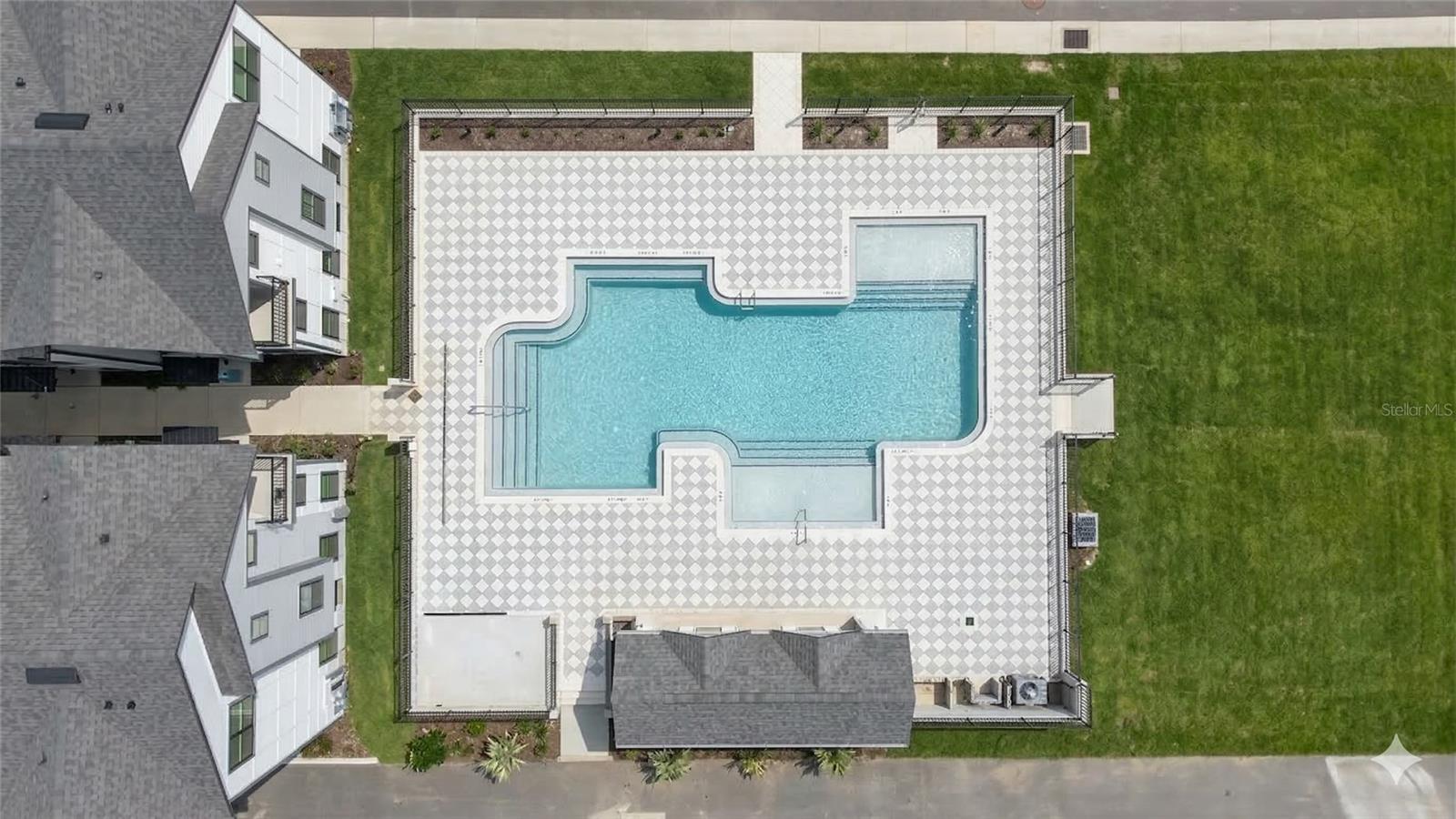 Listing photo id 53 for 1096 Farwell Street