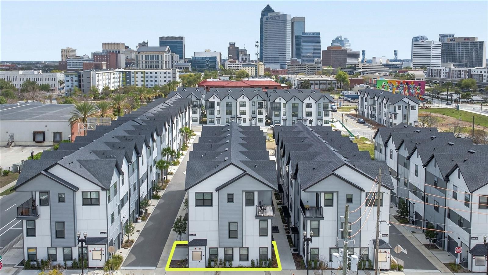 Listing photo id 56 for 1096 Farwell Street